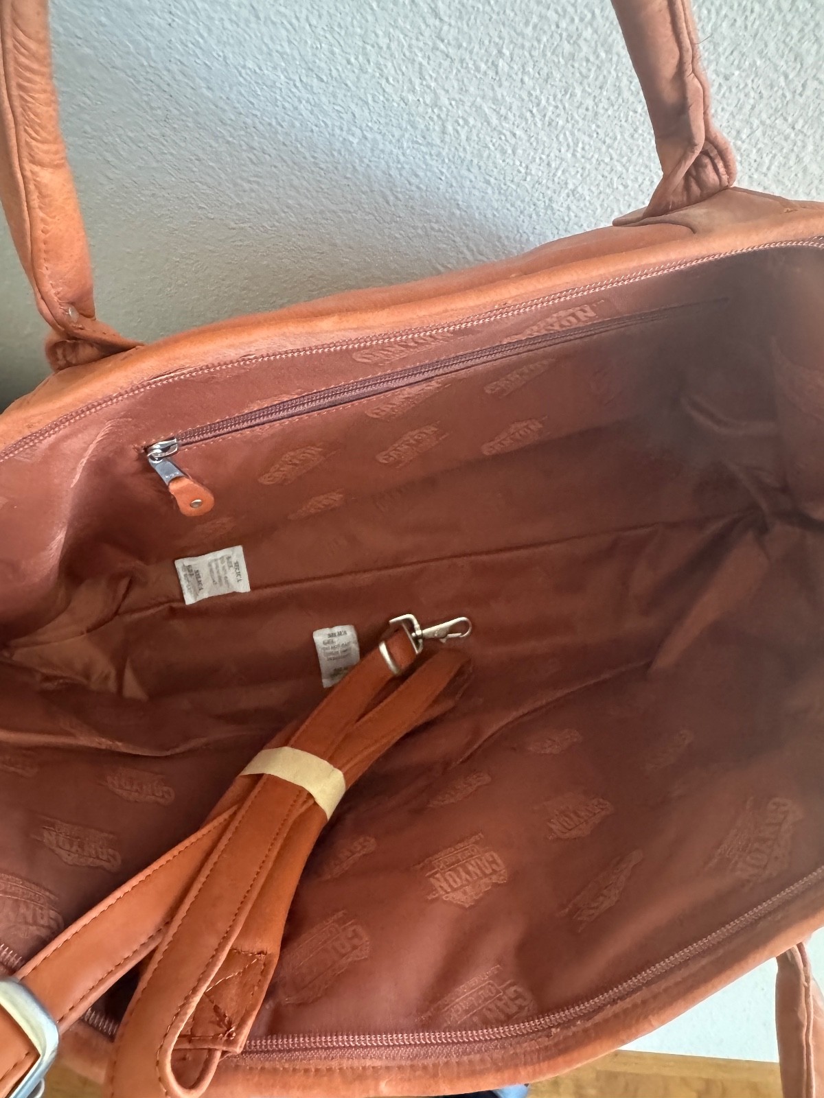 DAIMLER CHRYSLER CANYON OUTBACK LEATHER DUFFEL BAG TRAVEL WEEKENDER ADVERTISING
