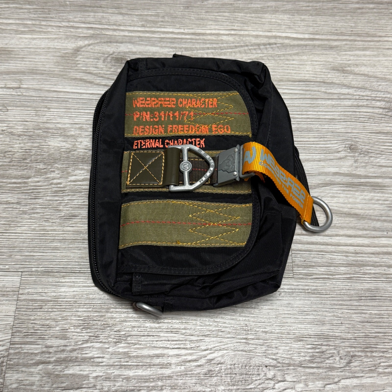 AER Wear Sling Crossbody Fanny Pack Travel Bag Metal Nylon Black Small 10″ X 8″