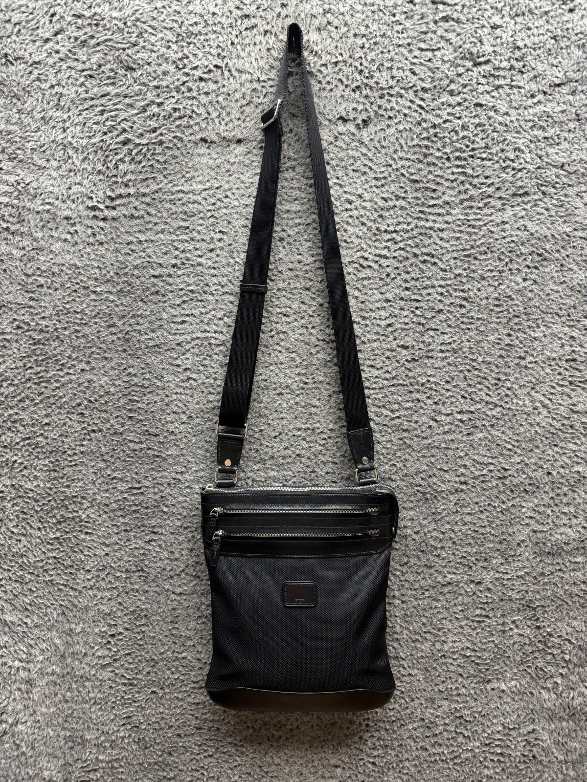 Tumi Nylon Leather Trim Flat Messenger Crossbody Bag Black 24105D Unisex