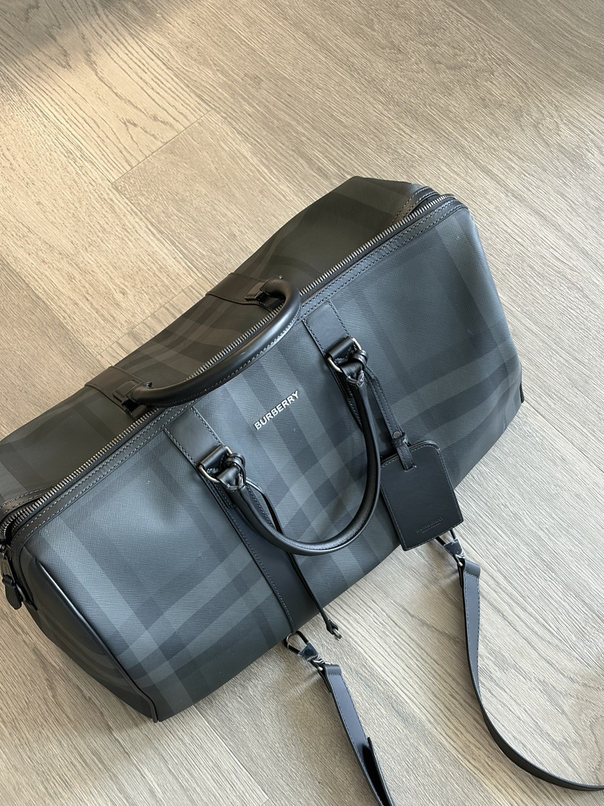 Burberry Gray/Black Checkered Duffle Travel Bag Zip Buckle Detachable Strap