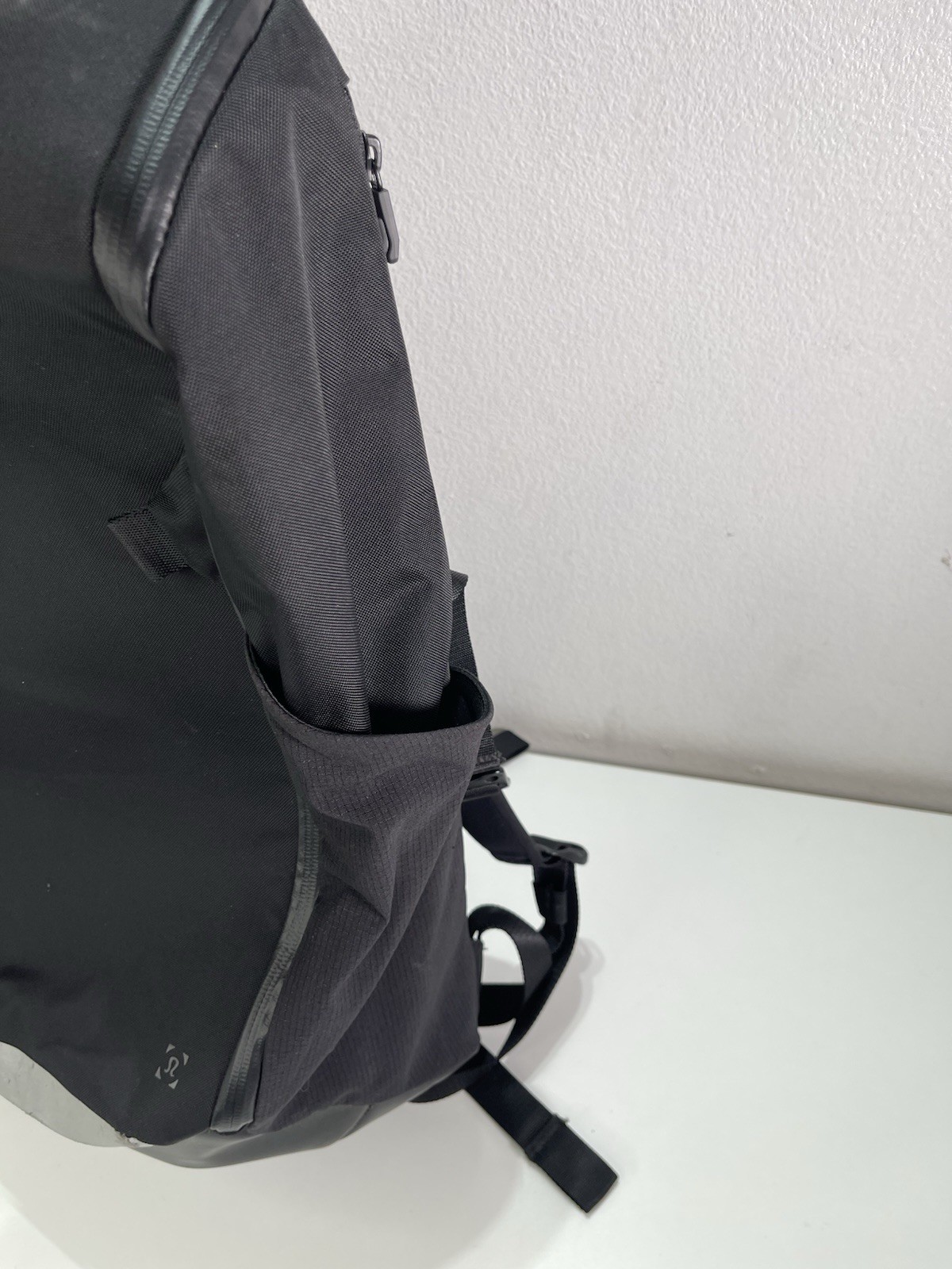 Lululemon More Miles City Backpack Black Reflective Bottom Tech Travel Outdoor