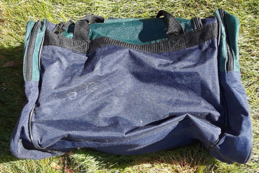 Trailmaker Equipment Duffle Bag Blue/Green 2 Pockets 19x11x10” Gym Bag Pre-owned