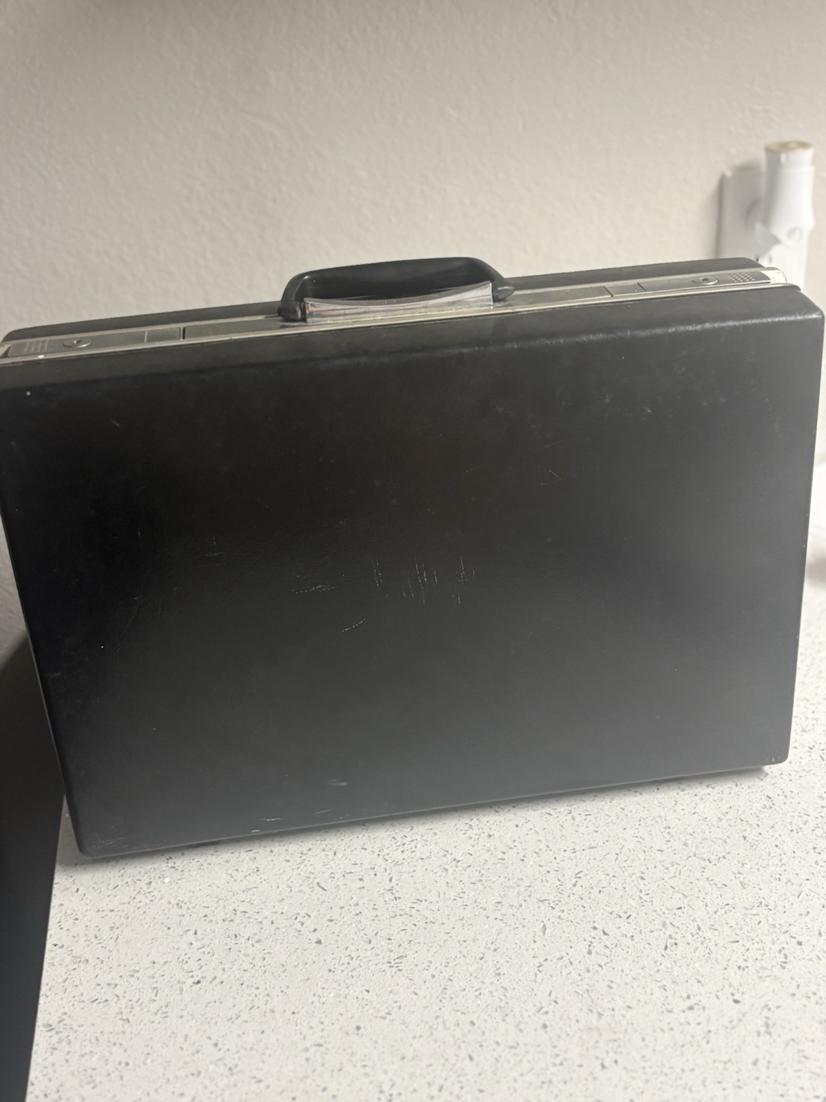 Samsonite Black Hard Briefcase Latch Closure Inner Dividers Classic Business