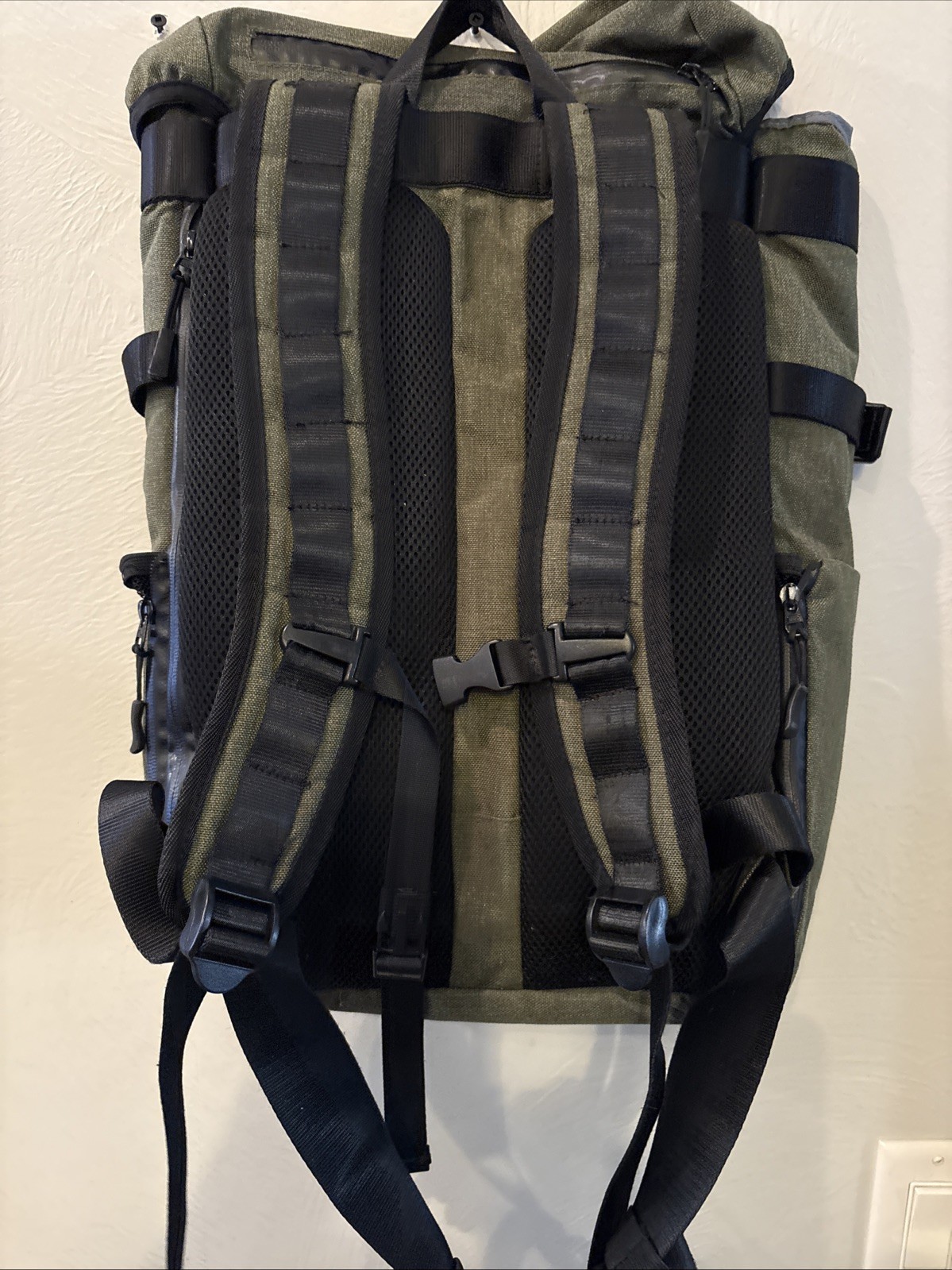 Unsettle Transit Rucksack Backpack – Field Green. Top Loader Many Pockets
