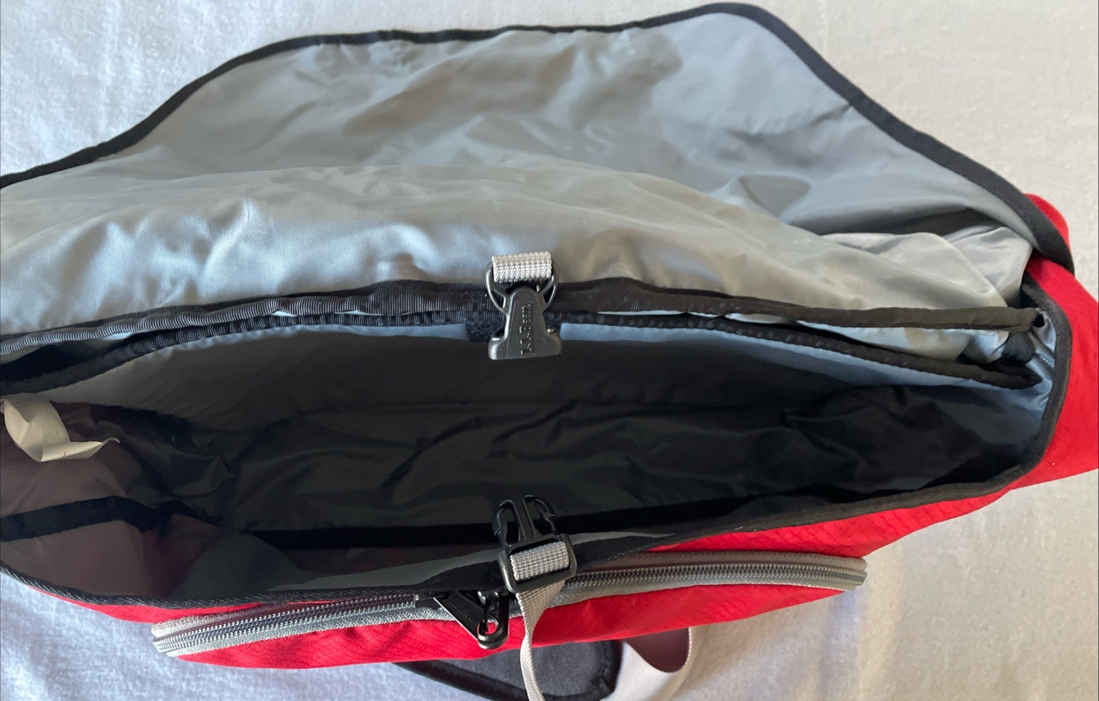 LL BEAN Laptop Commuter Adjustable Shoulder Messenger/Day Bag Red
