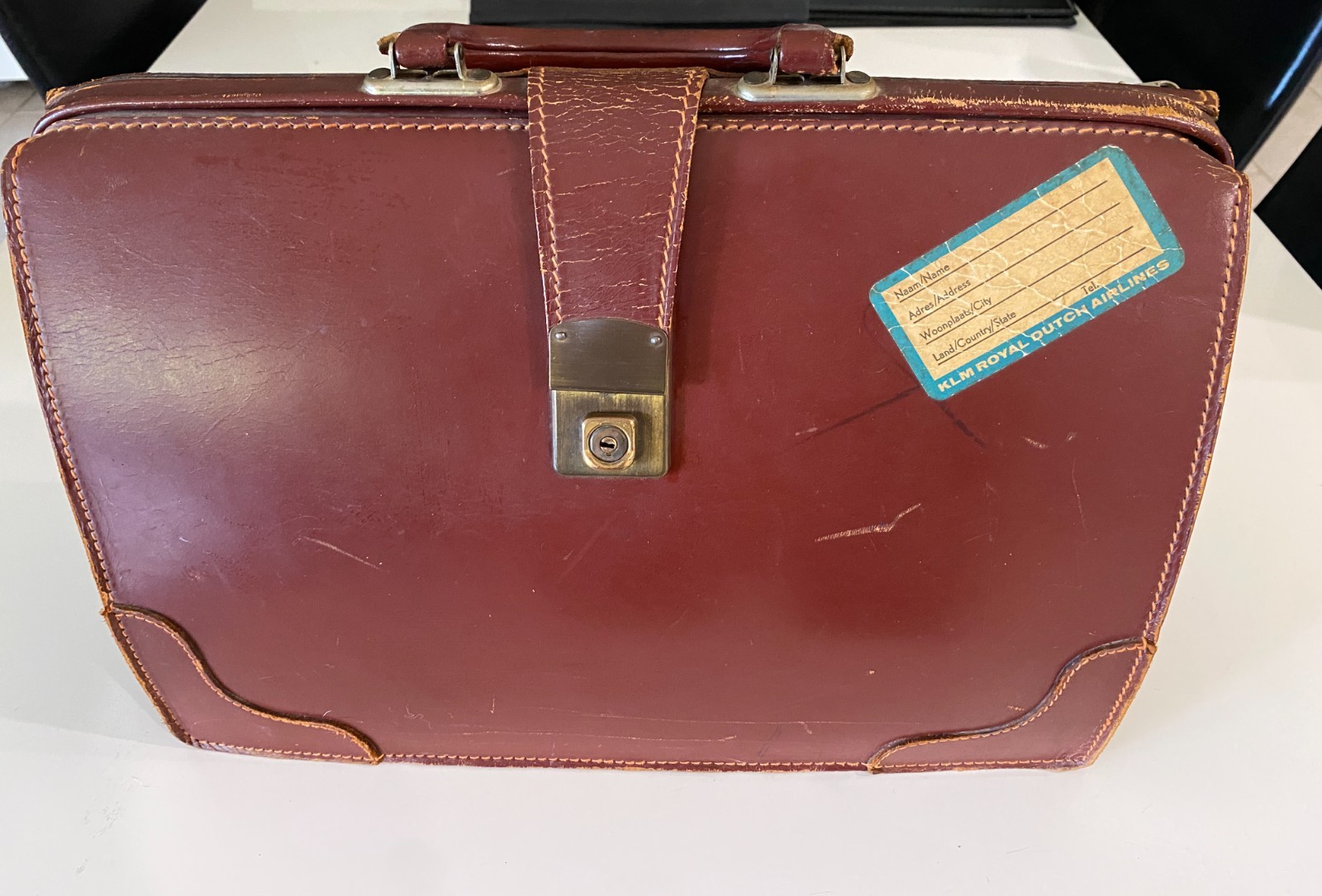 Vintage 1960s Brown Leather luggage bag/briefcase with key – Doctor, Lawyer etc