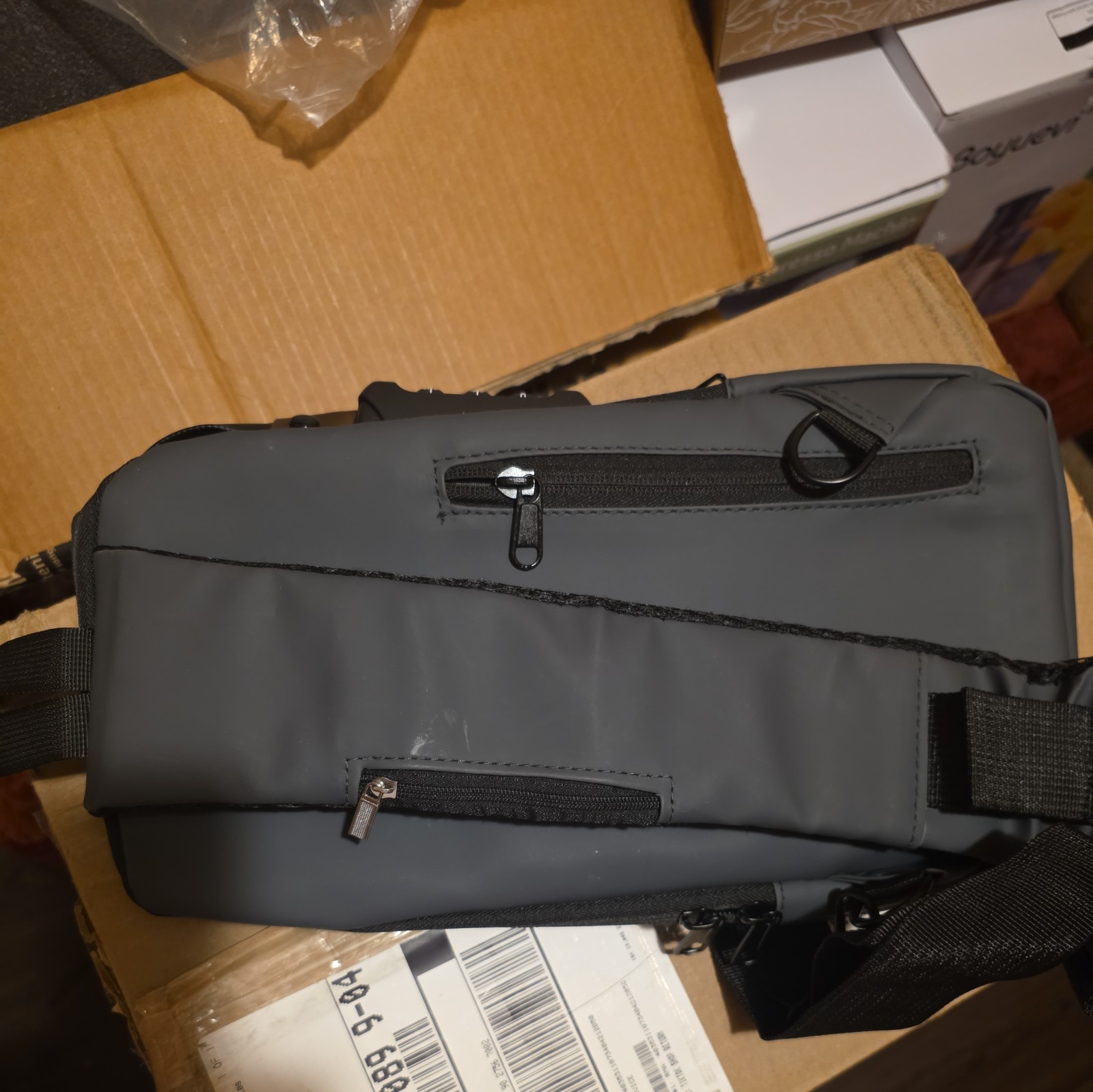 Fashion Shoulder Bag for Men Waterproof USB Crossbody Bag Anti-Theft Chest Bag