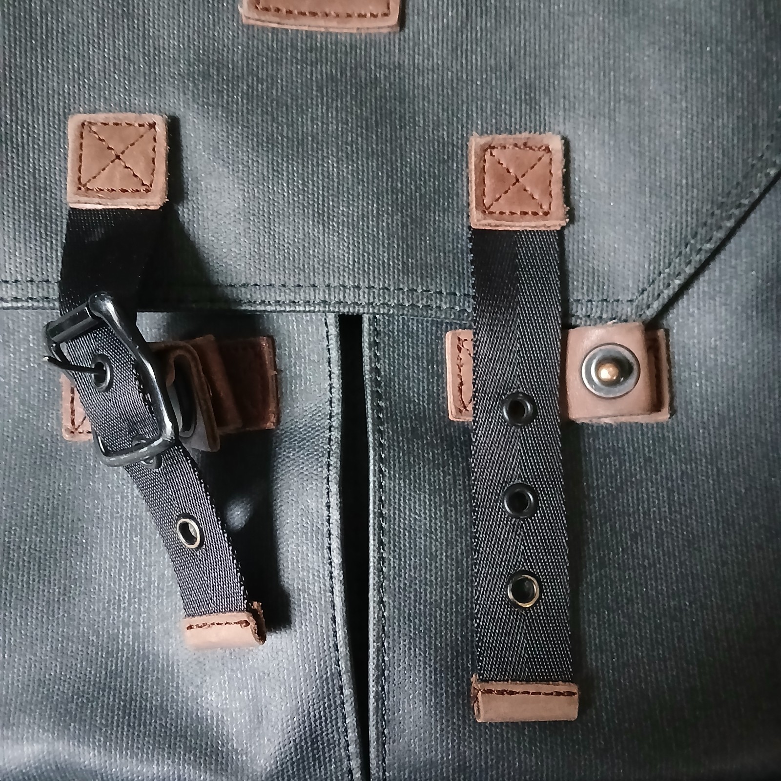 Langly Rucksack Decoy Camera Bag Backpack Gray Waxed Canvas – 1 buckle missing