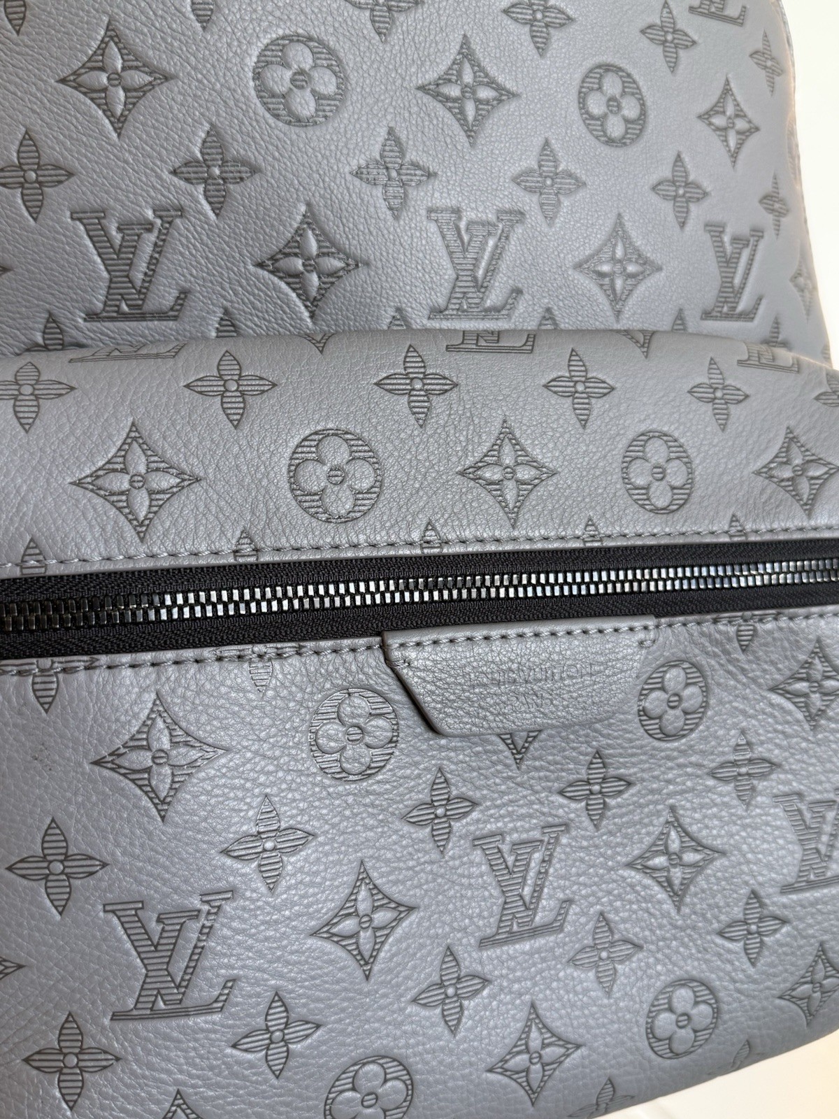 LOUIS VUITTON Discovery Backpack in Grey Monogram Shadow Leather – 💯 AUTHENTIC