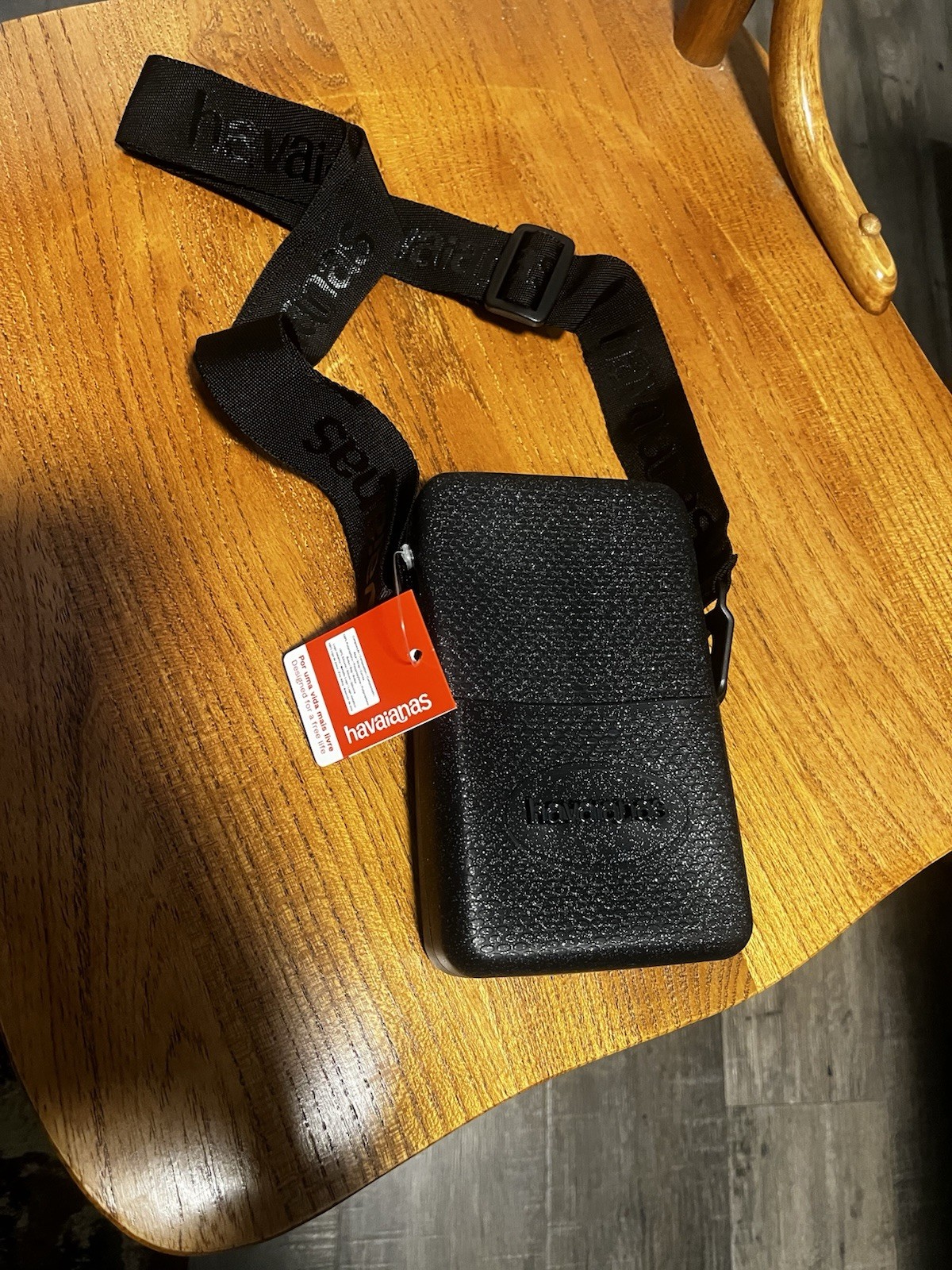 Havaianas Black Small Crossbody Bag Zip Closure, Men’s Solid Casual Travel