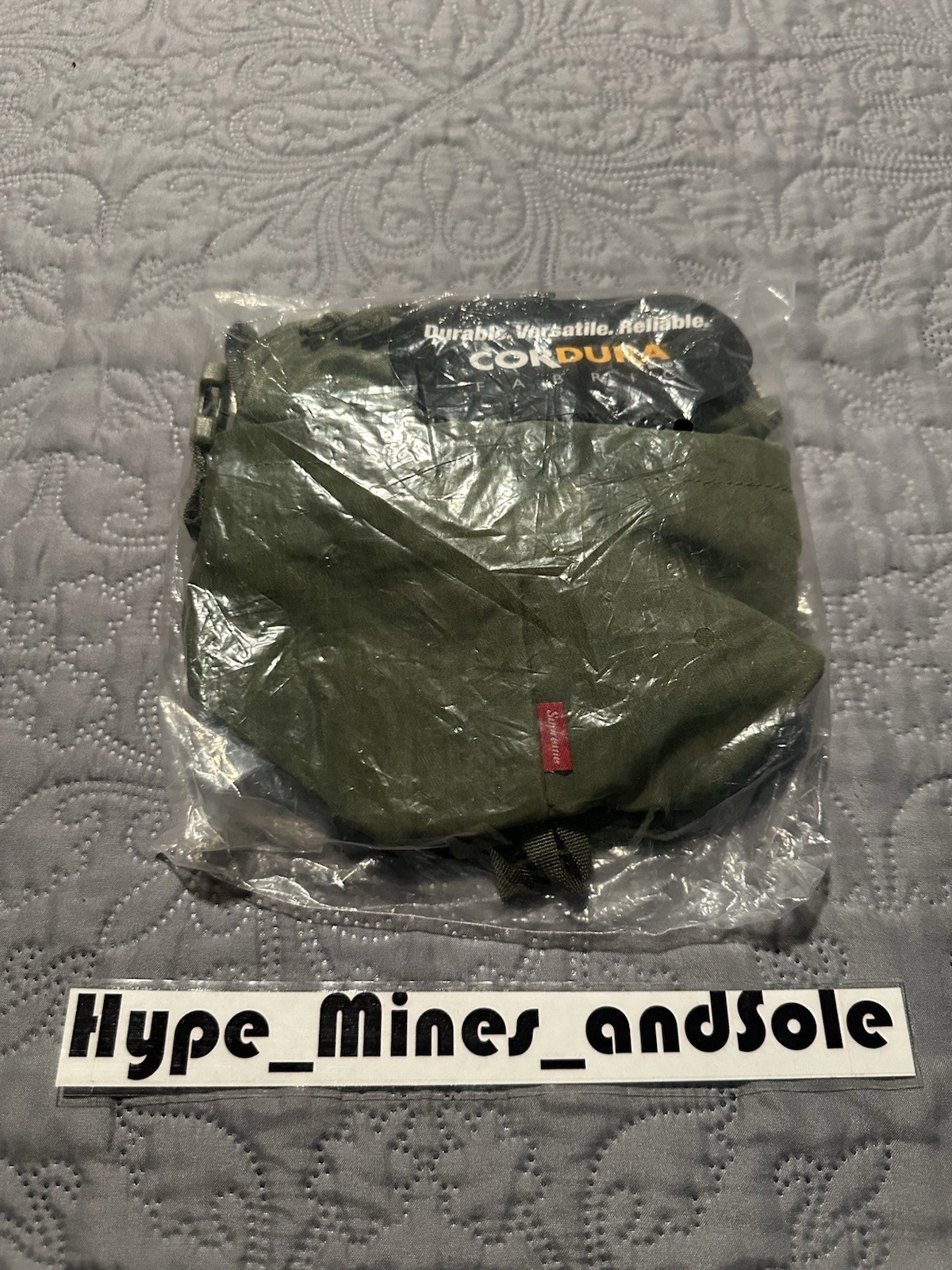 New in Bag Supreme Neck Pouch Olive FW20