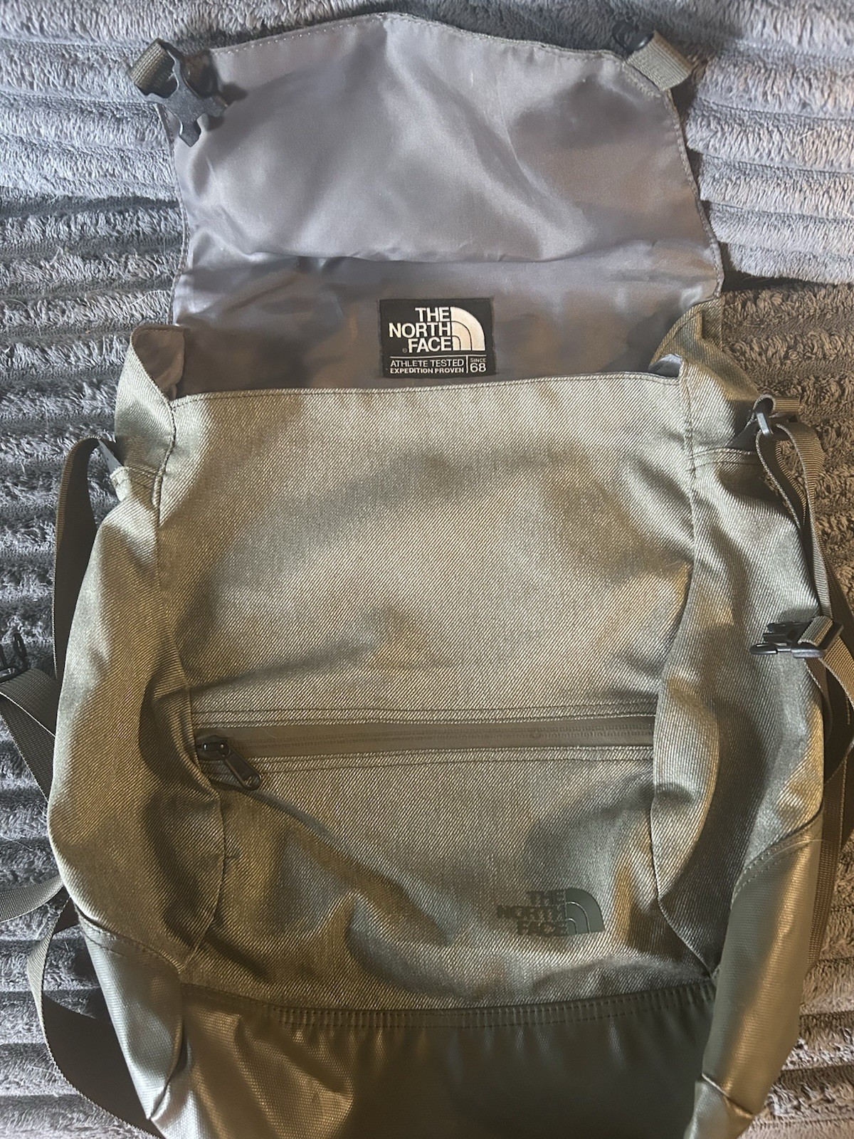 The North Face Large Messenger Bag Laptop Crossbody Shoulder Zip Buckle