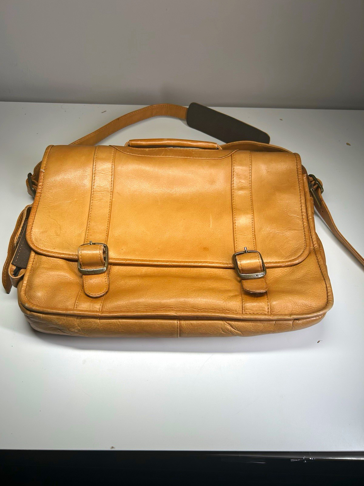 Genuine Leather Tan Men’s Messenger Bag, Buckle/Zip Closure, Inner Pockets