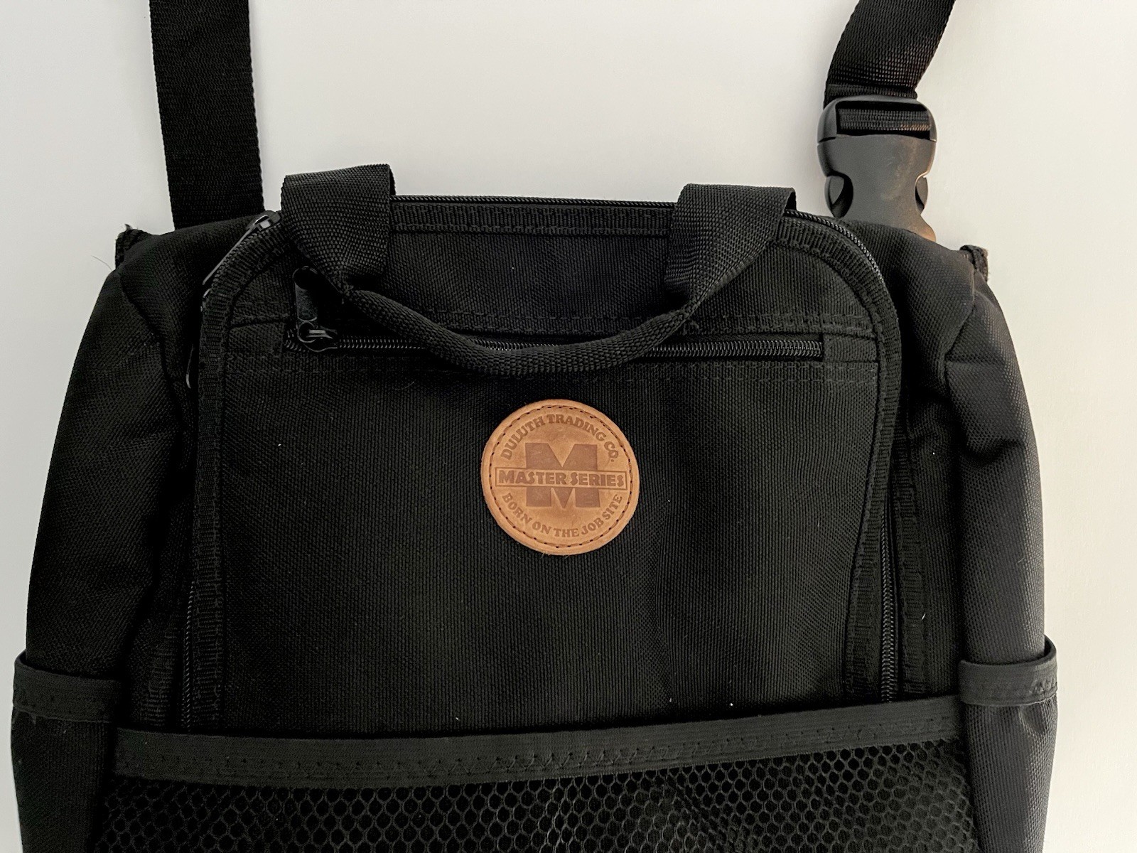 Duluth Trading Crossbody Insulated Messenger Workman Commuter Bag Compartments