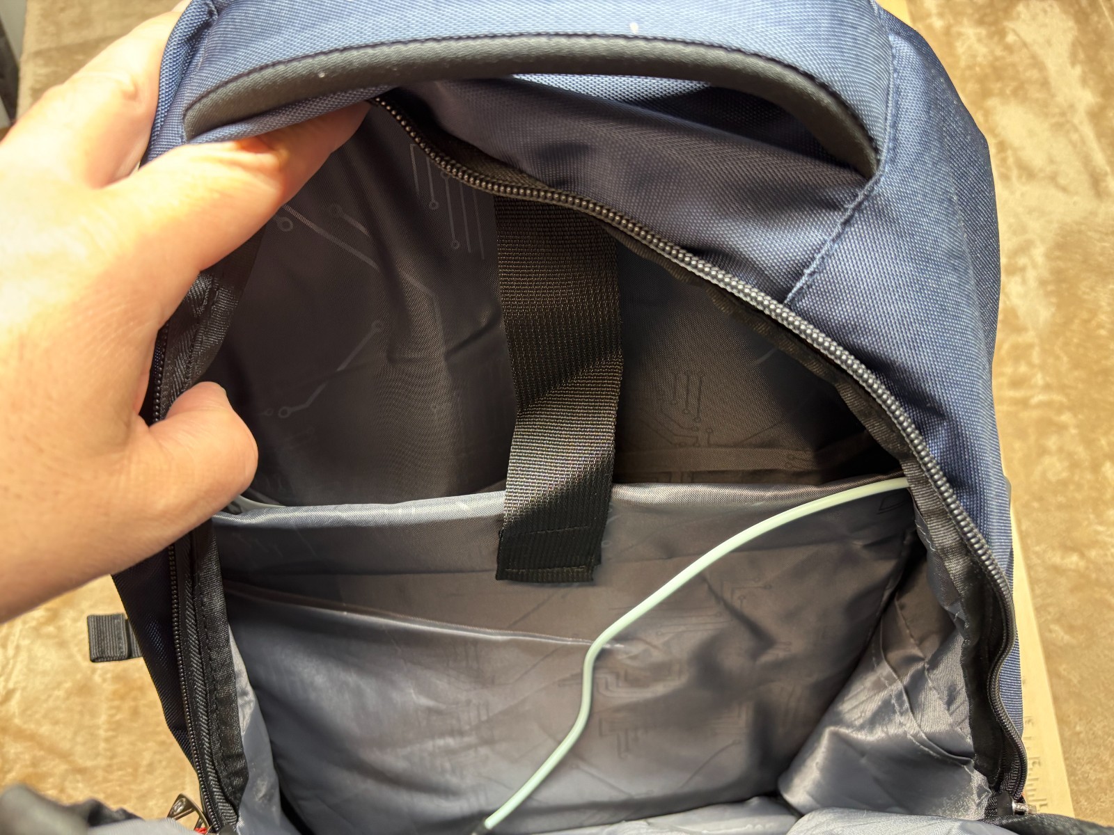 NWT Swiss Digital Design UniVector SD803-01 Backpack, USB Charging Port, RFID