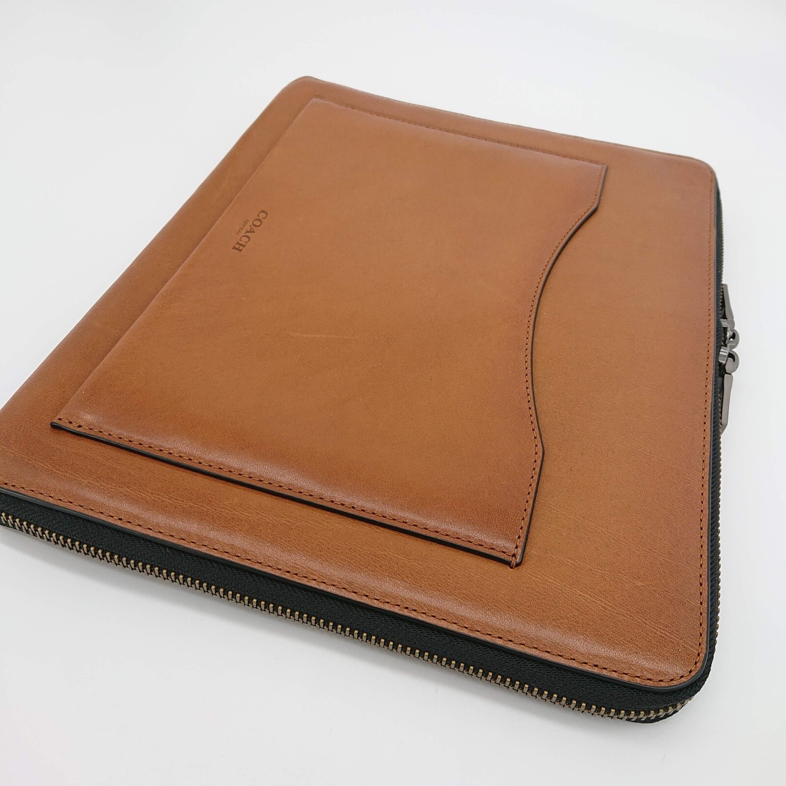 COACH Cluch Bag Tablet Case 64822 Brown Leather Round Zip Made in Vietnam