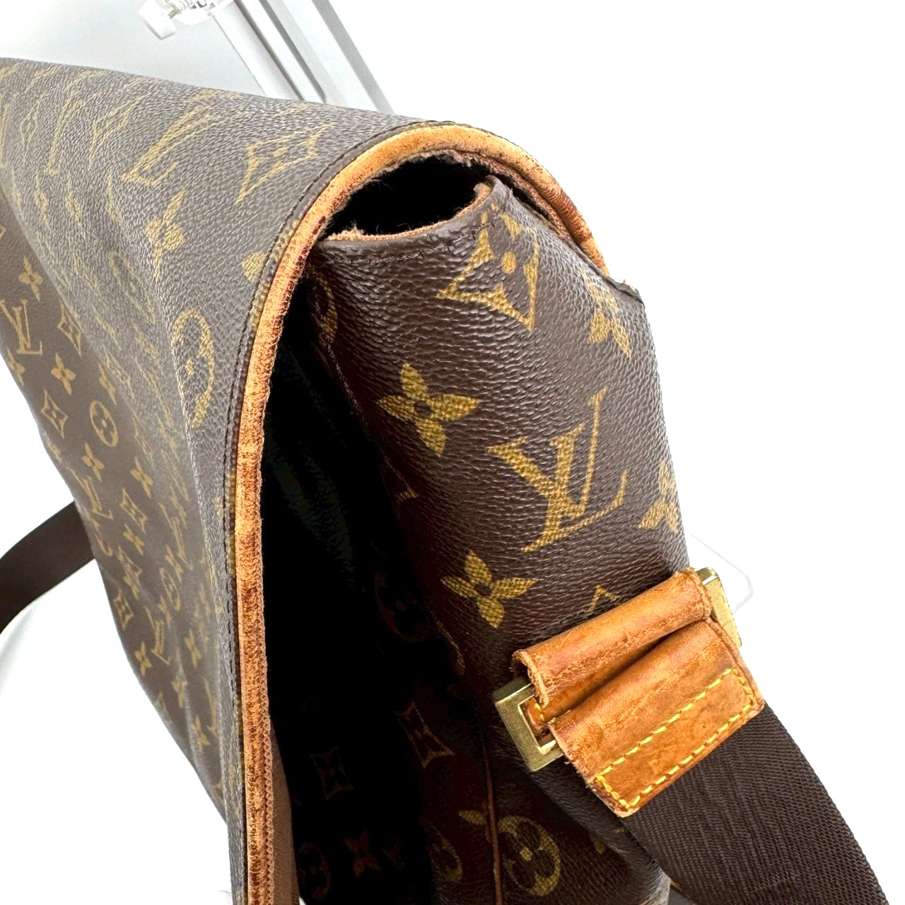 LOUIS VUITTON Abbesses Messenger Shoulder Bag Monogram SP1021 Leather Used