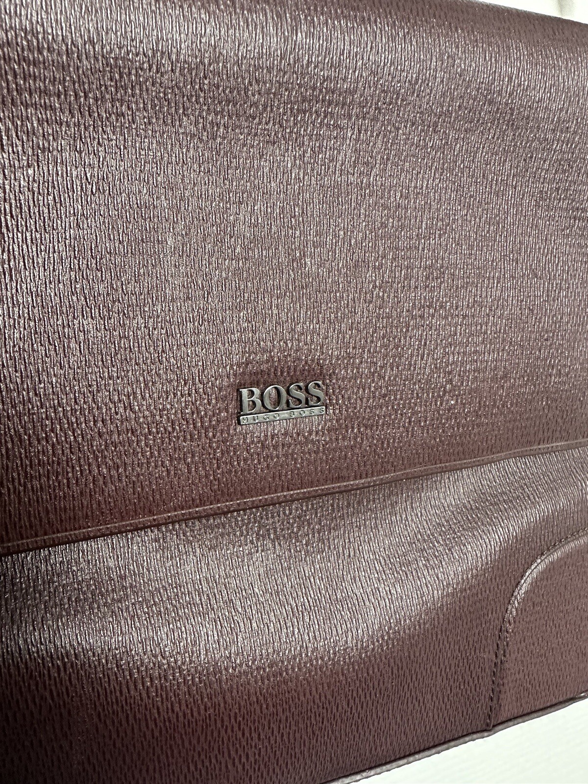 Hugo Boss Messenger Shoulder Bag Crossbody Purse Burgundy Leather Cow Skin 14 In
