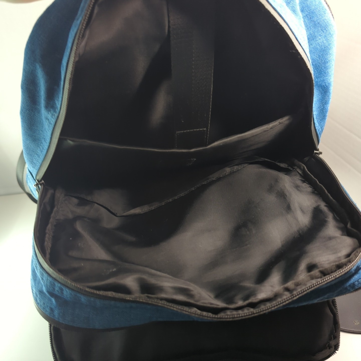 Ooze Smell Proof Carbon Lined Blue Backpack with Lockable Main Pocket READ Cond