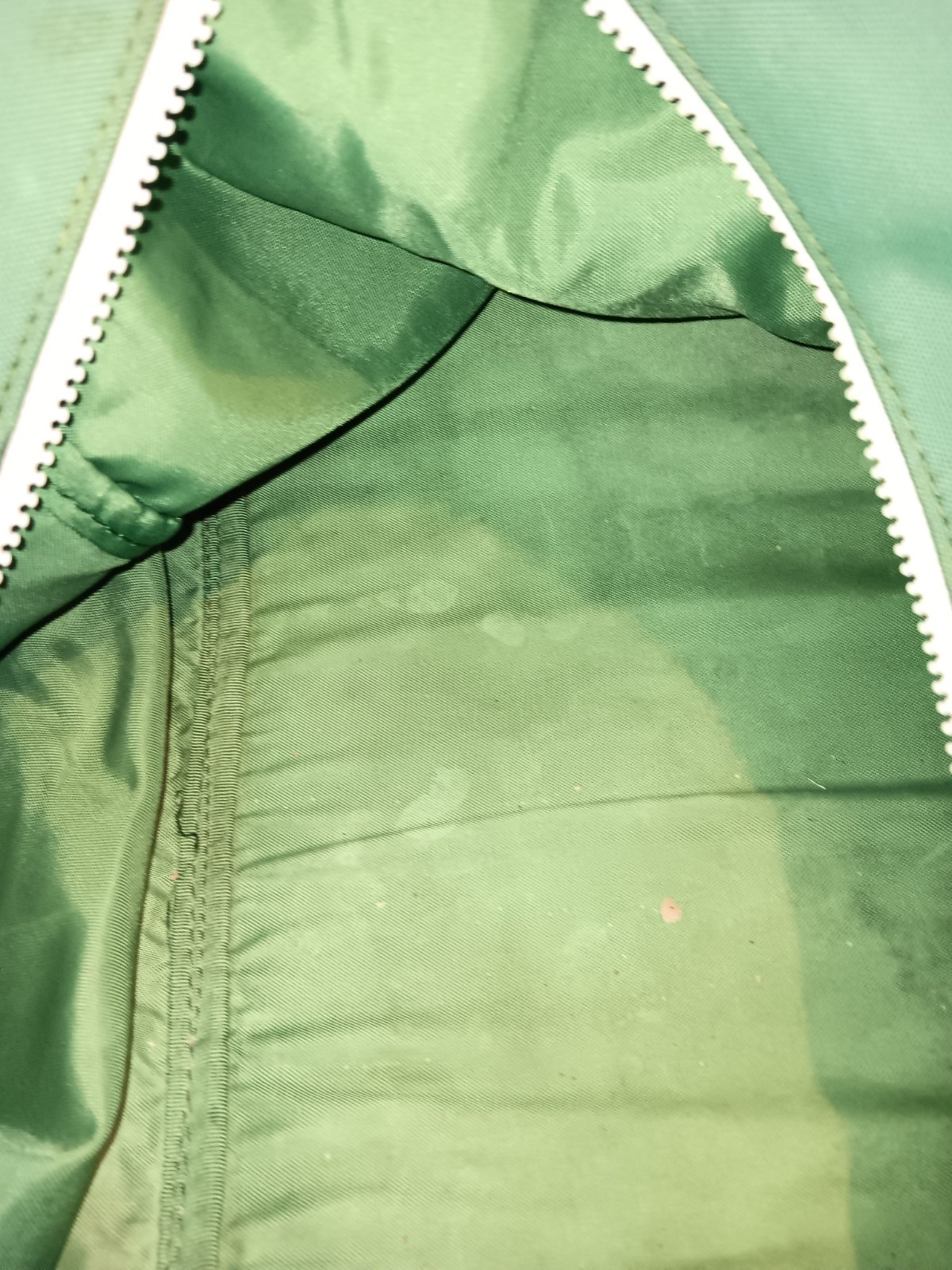 Lacoste Duffle Bag Green Sports Gym Tote Crocodile Logo – Broken zipper