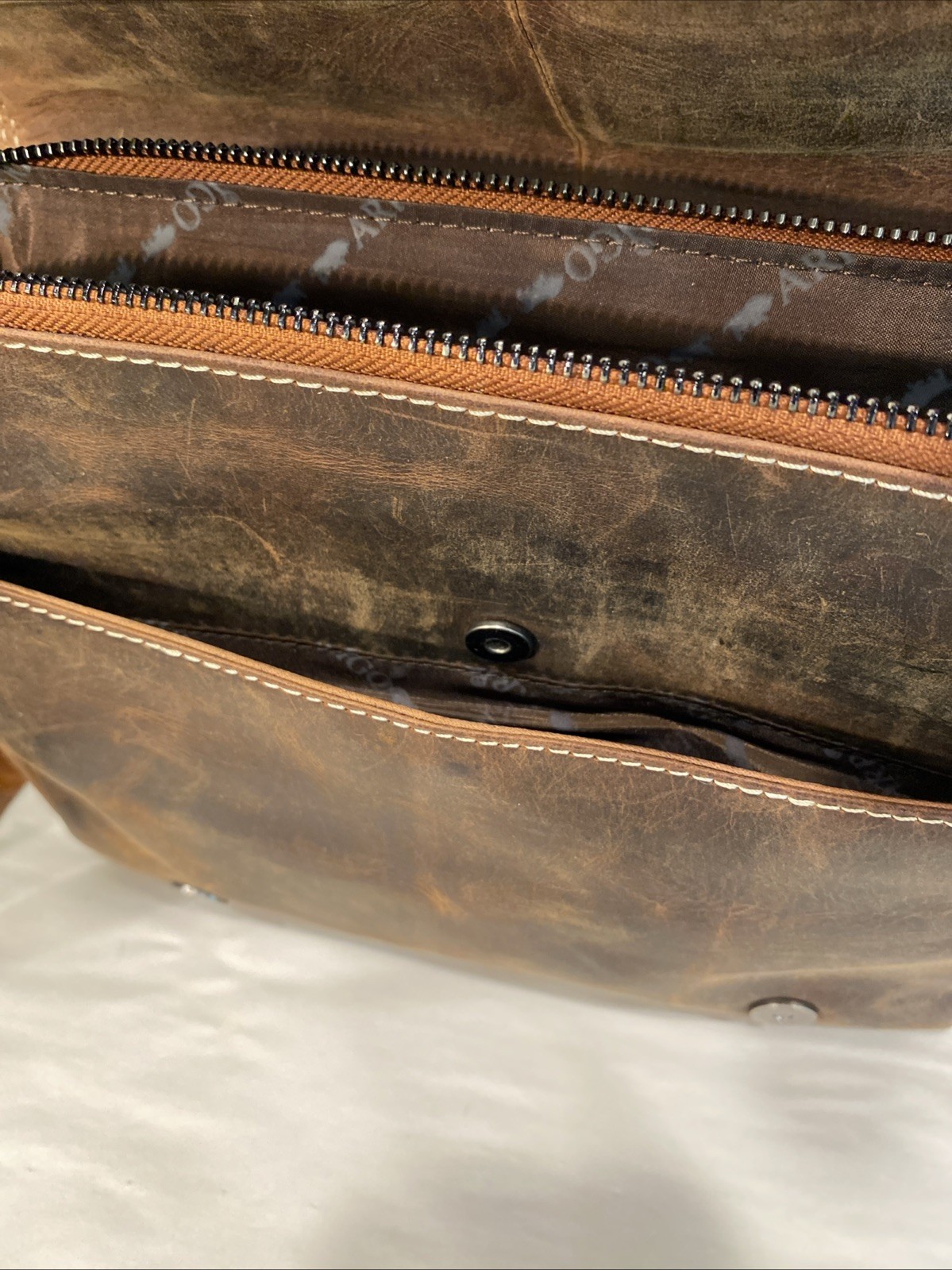 Arrigo Brown Leather Compact Messenger Bag Satchel Shoulder Strap Unisex – Nice!