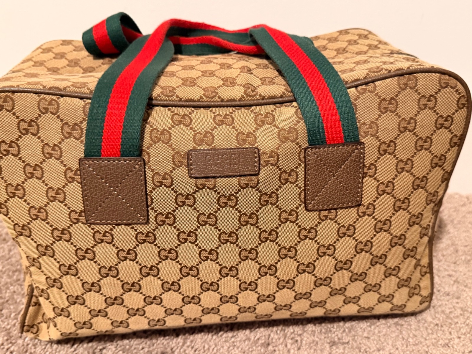 Gucci signature duffle carry medium size bag unisex in excellent condition