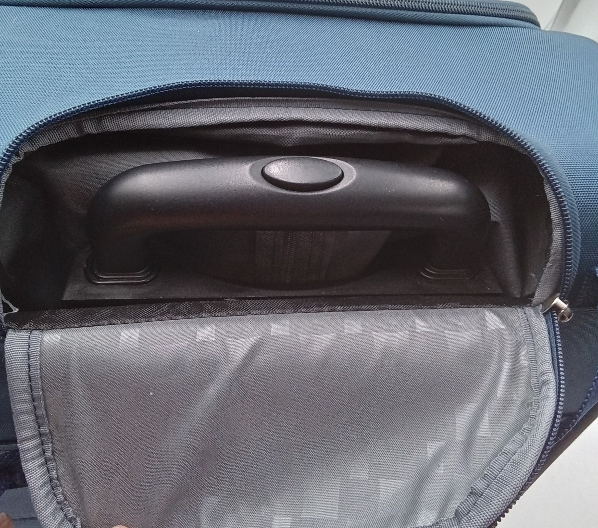 Samsonite Underseat Carry-On Spinner with USB Port Ocean One Size U4