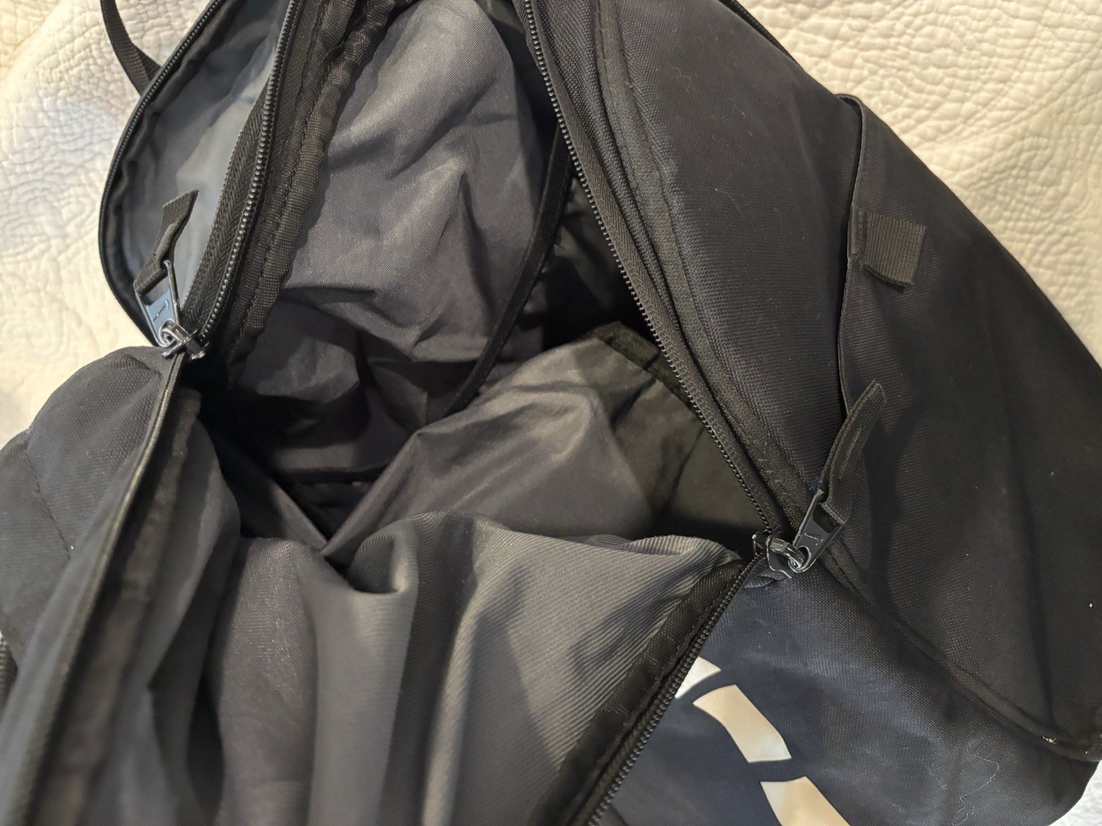 Nike Hoops Elite Pro Backpack Black Adjustable Straps Zippered Gold Polyester