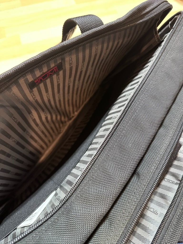 TUMI Alpha Black Ballistic expandable Laptop Business Briefcase 26041D4 EUC $595