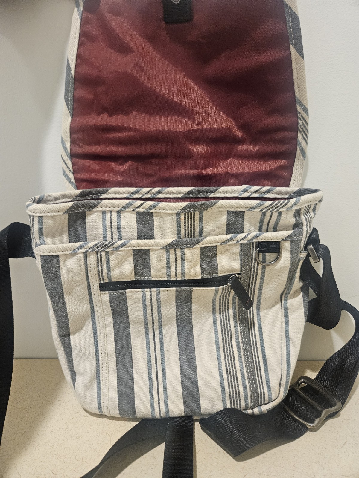 Authentic Tumi T-Tech Canvas Essential Gear Messenger Bag Crossbody Stripes Gear
