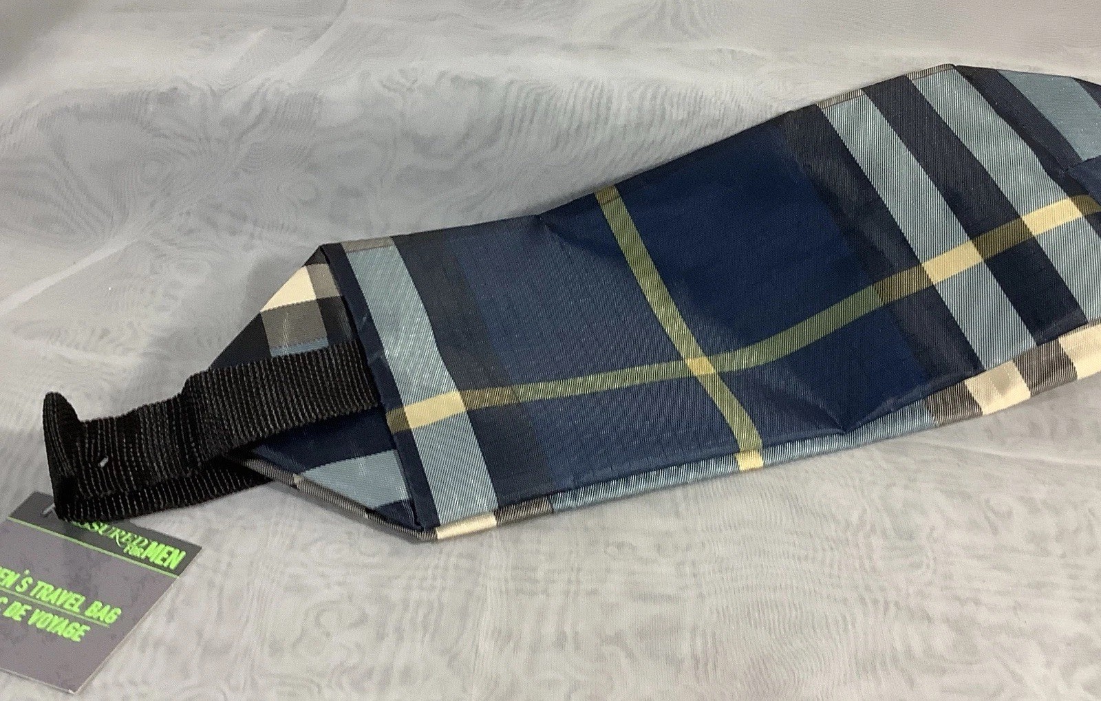 Assured Light Weight Plaid Travel Toiletry Bag Polyester Vinyl Plaid Blue – NWT
