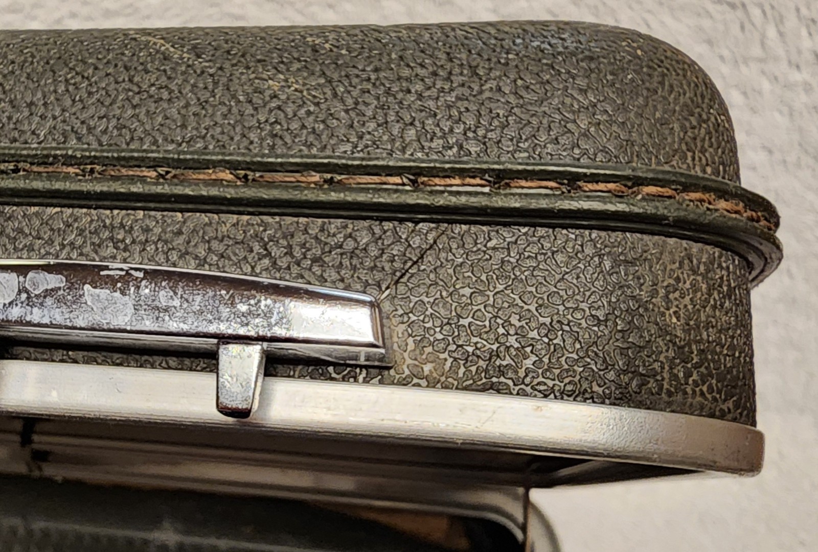 Vintage Oshkosh Hard Shell Briefcase Case Attache Dark Gray No Key