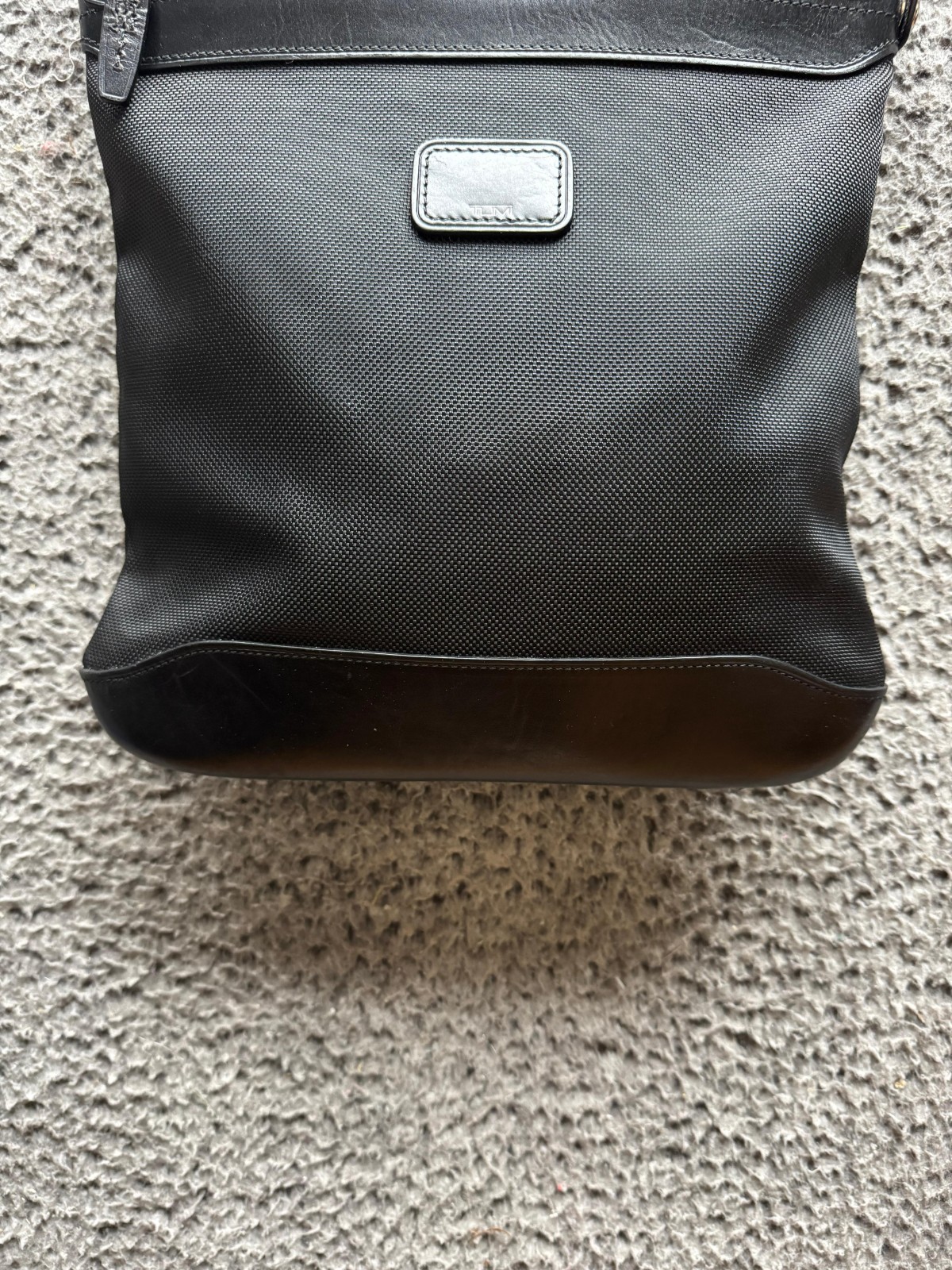 Tumi Nylon Leather Trim Flat Messenger Crossbody Bag Black 24105D Unisex