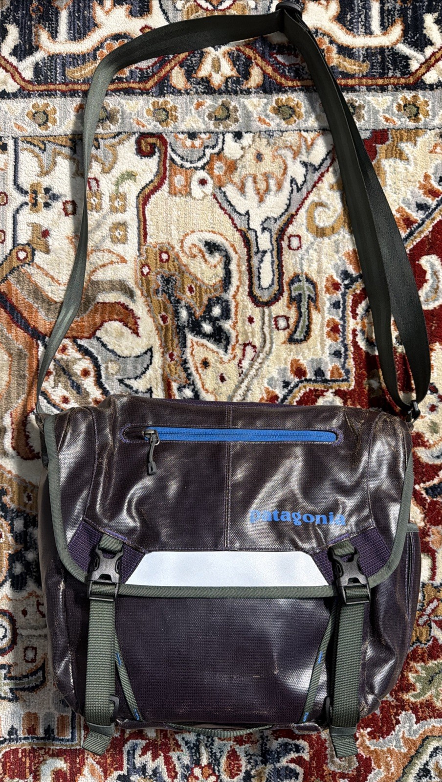 Patagonia Black Hole Mini Messenger Side Bag 12L Purple 49320 Water Repellent