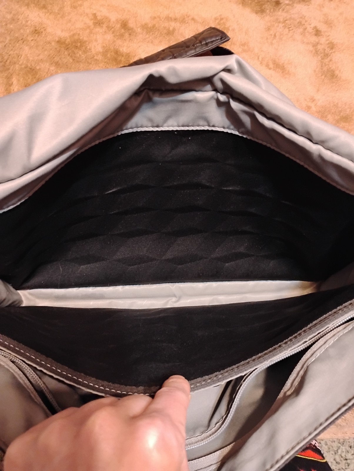 Tumi Dror Messanger Bag Magnetic Flaps Leather Accents