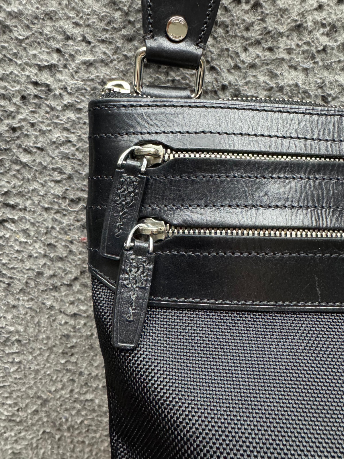 Tumi Nylon Leather Trim Flat Messenger Crossbody Bag Black 24105D Unisex