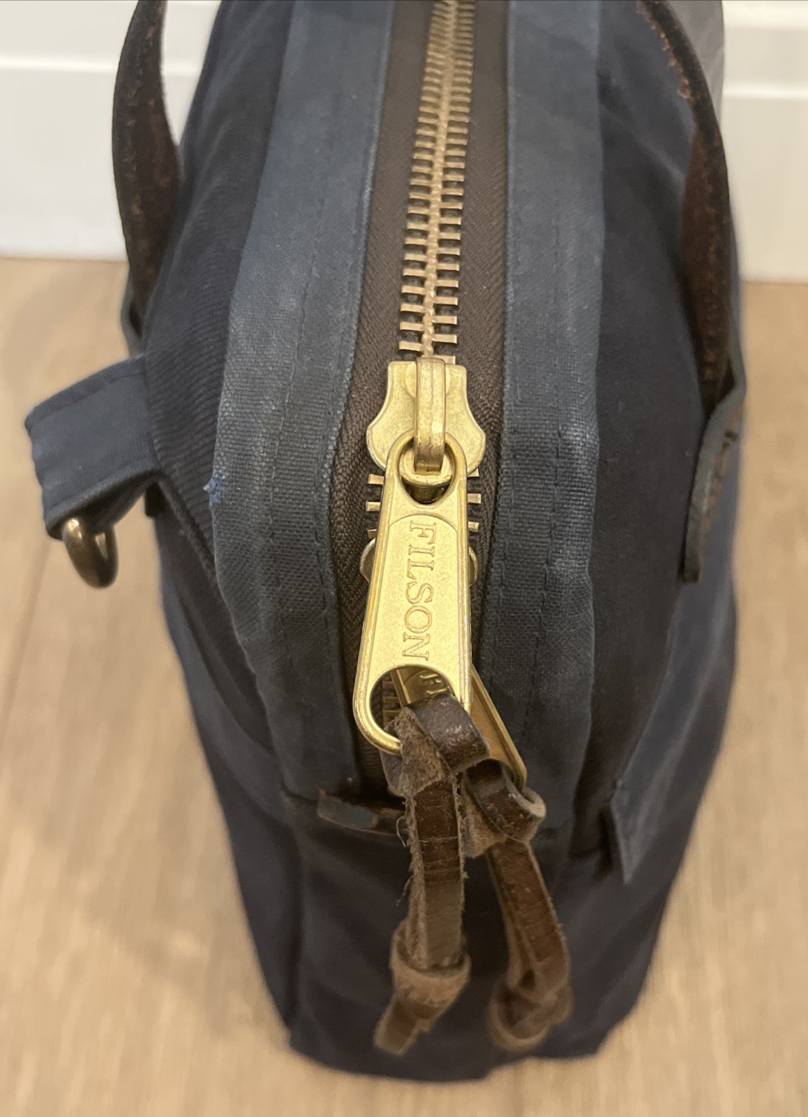 Filson Rugged Twill Tablet Briefcase | Navy | 11070324 | MiUSA | Missing Strap