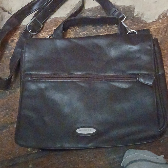 Mugetti Brown Messenger Bag for Men, Zip & Magnetic Closure, Shoulder Strap