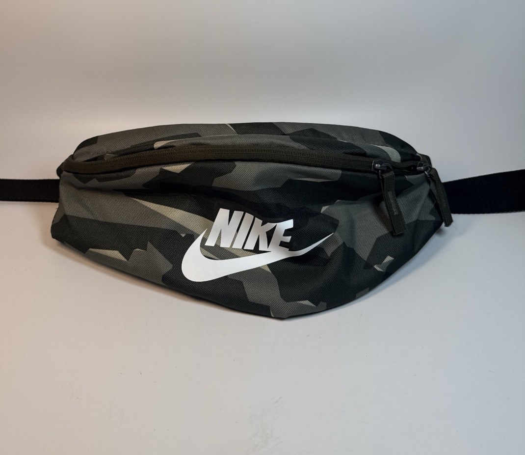 Nike Crossbody Belt Bag Adjustable Waist Strap Fanny Pack Black Green Camo NWOT
