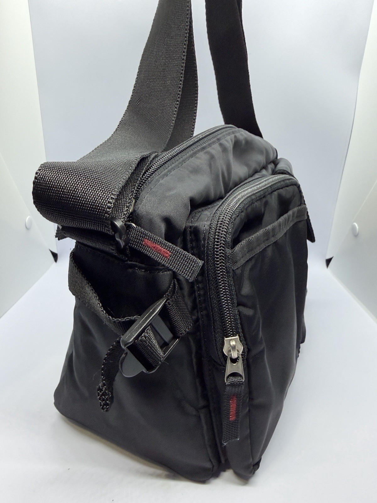 Jupiter Black Men’s Compact Messenger Bag
