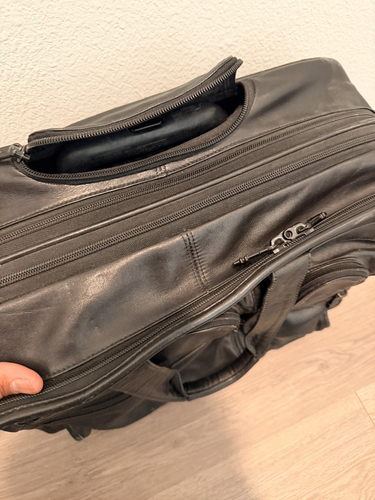 Tumi Leather 2-Wheeler Expandable Leather Laptop Briefcase #96003D4 Black Carry