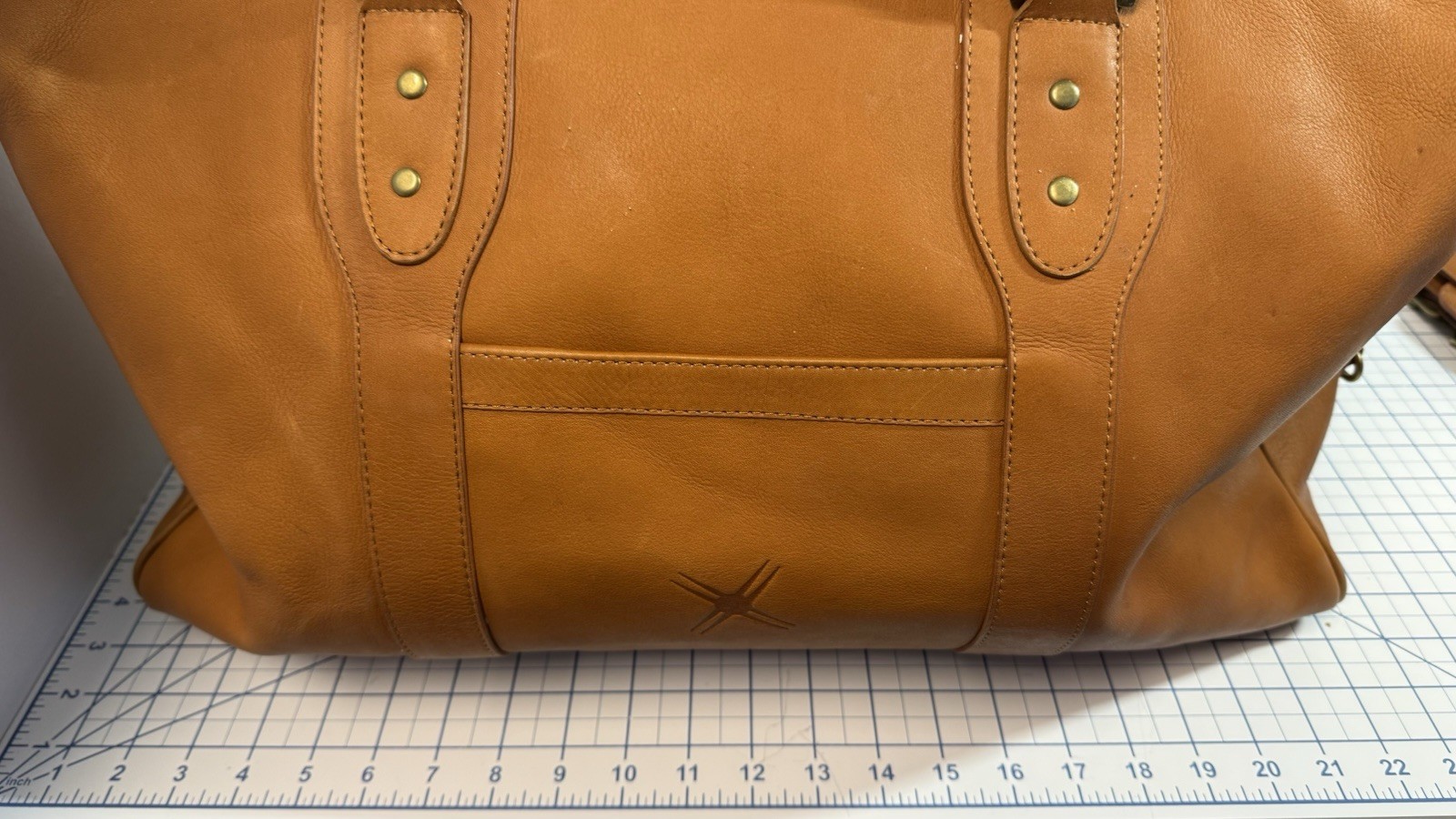 CLAIRE CHASE 22” Authentic Tan Leather Duffle Bag Travel Bag Made in Colombia