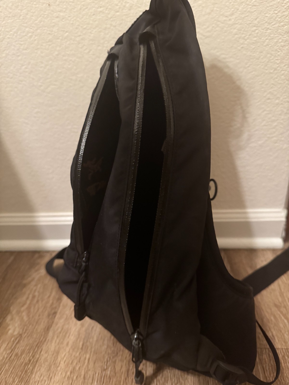Arc’Teryx Quiver One Backpack Black Nylon Crossbody Sling Bag Discontinued