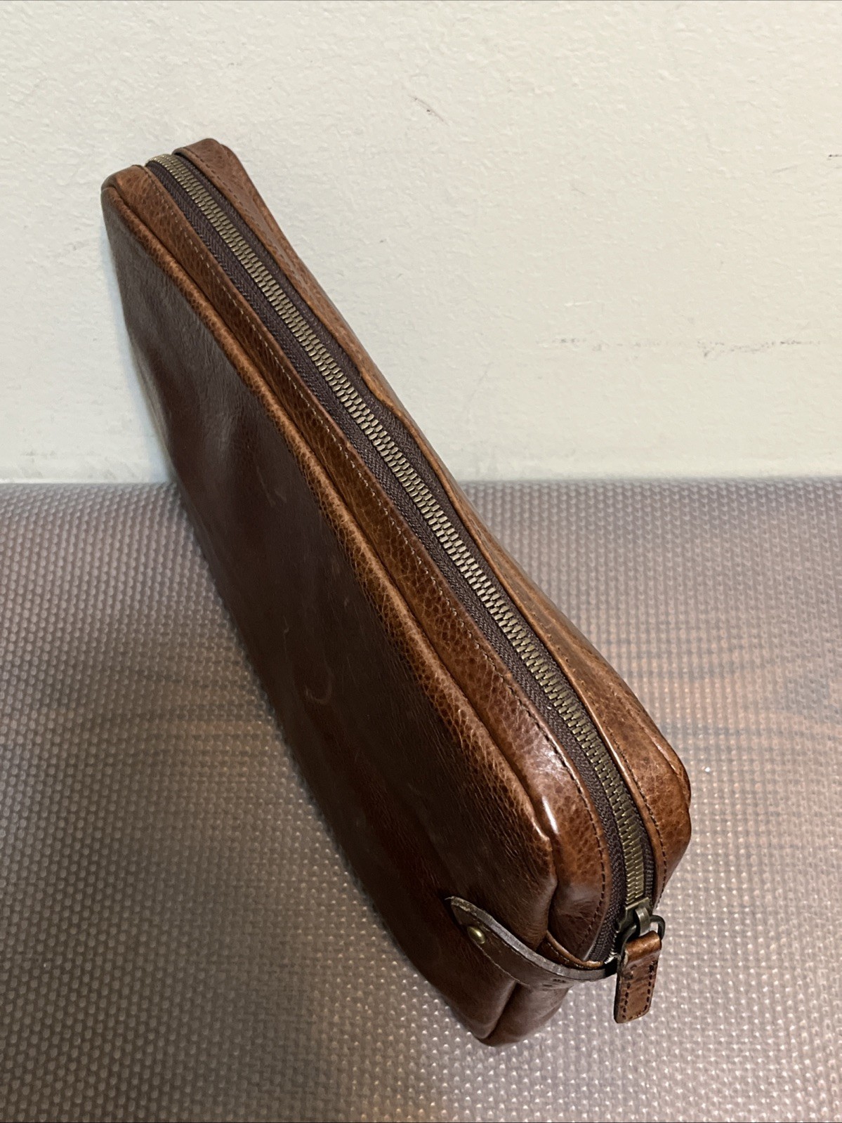 Moore & Giles Leather Tech Pocket Titan Milled Brown With Built In Powder Bank