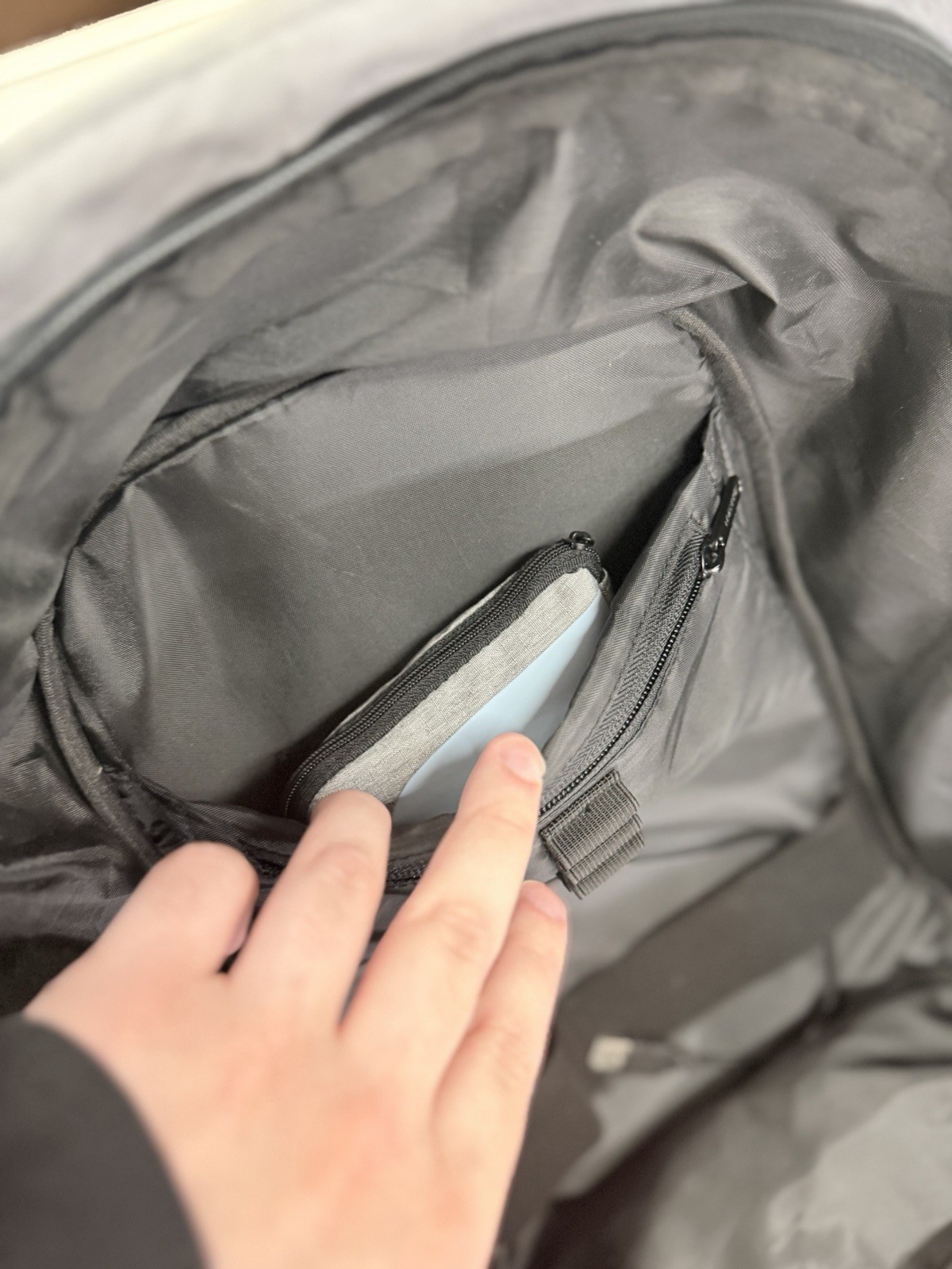 XD Design Antitheft Backpack Great Condition! Bobby See Photos For Measurements