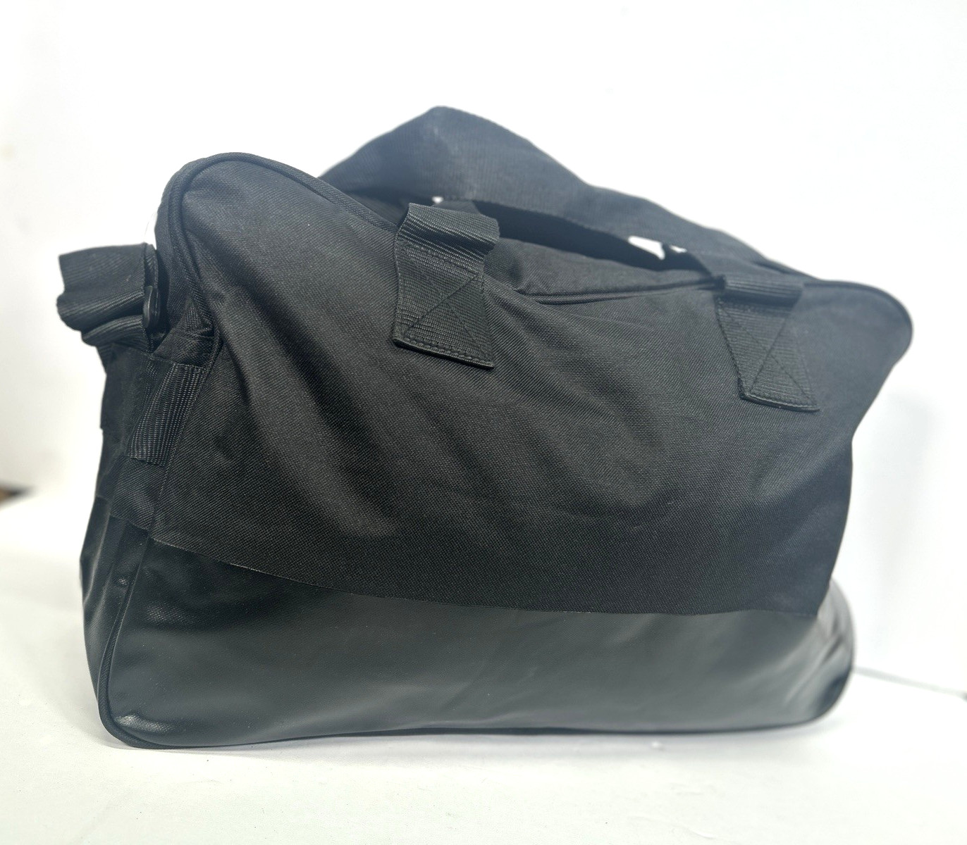Marc Ecko Black Canvas Weekend Adjustable Shoulder Strap 17″x 11″ Duffle Gym Bag