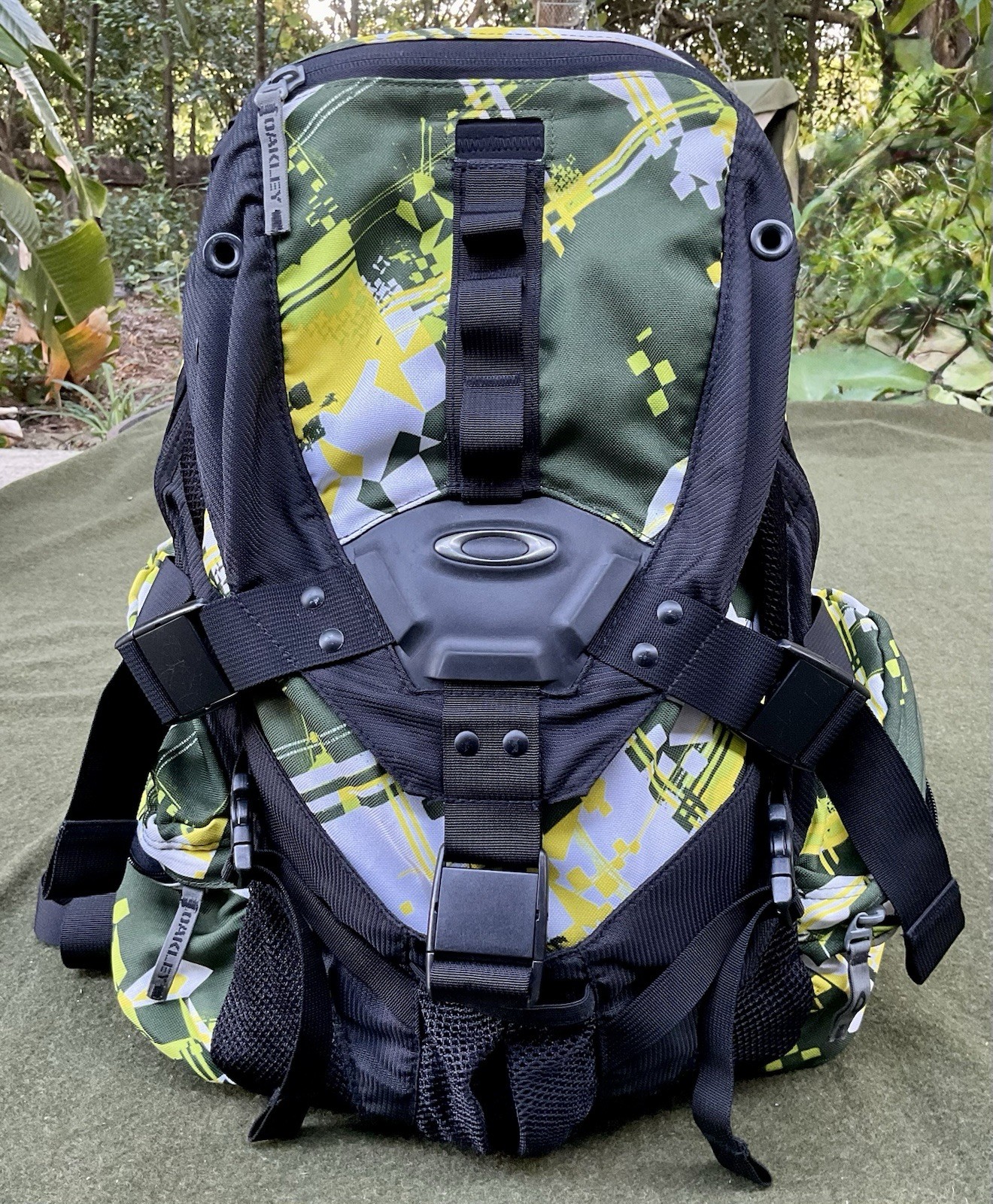 OAKLEY ICON 3.0 y2k Camo BACKPACK Tactical Military Mechanism AP