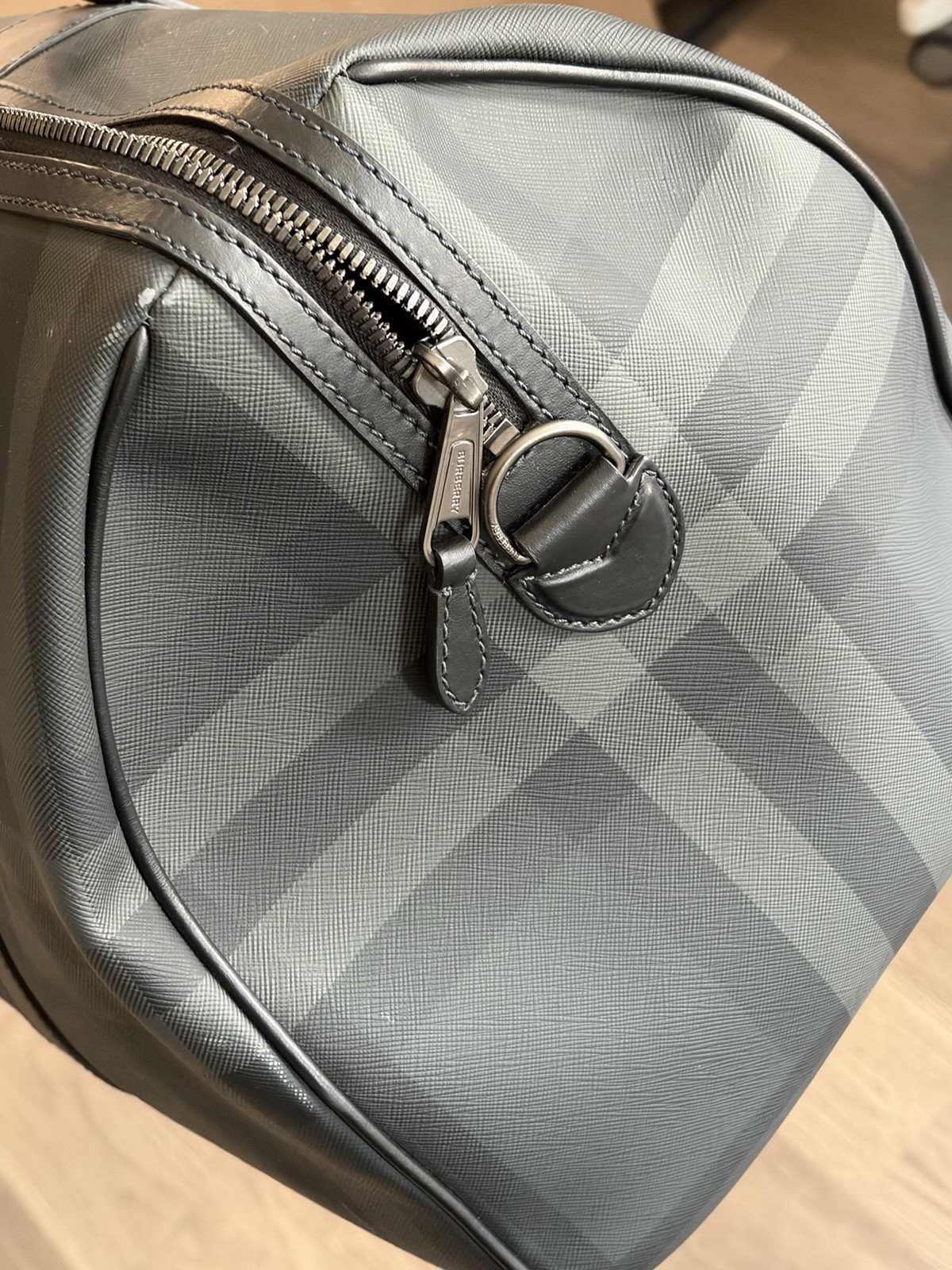 Burberry Gray/Black Checkered Duffle Travel Bag Zip Buckle Detachable Strap