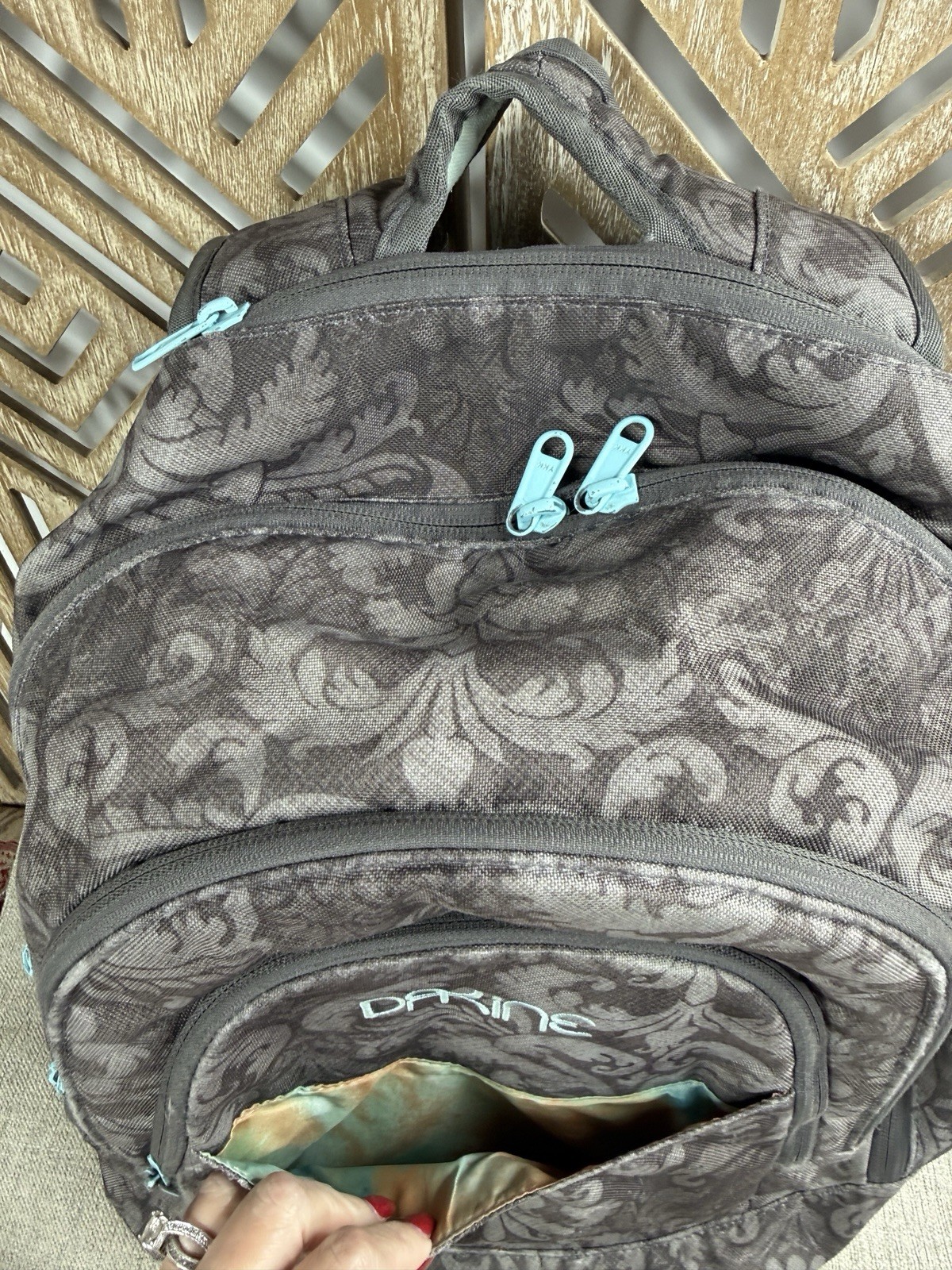 Dakine Garden Backpack Gray Damask Floral Print 7 Pocket Rucksak Daypack Hiking
