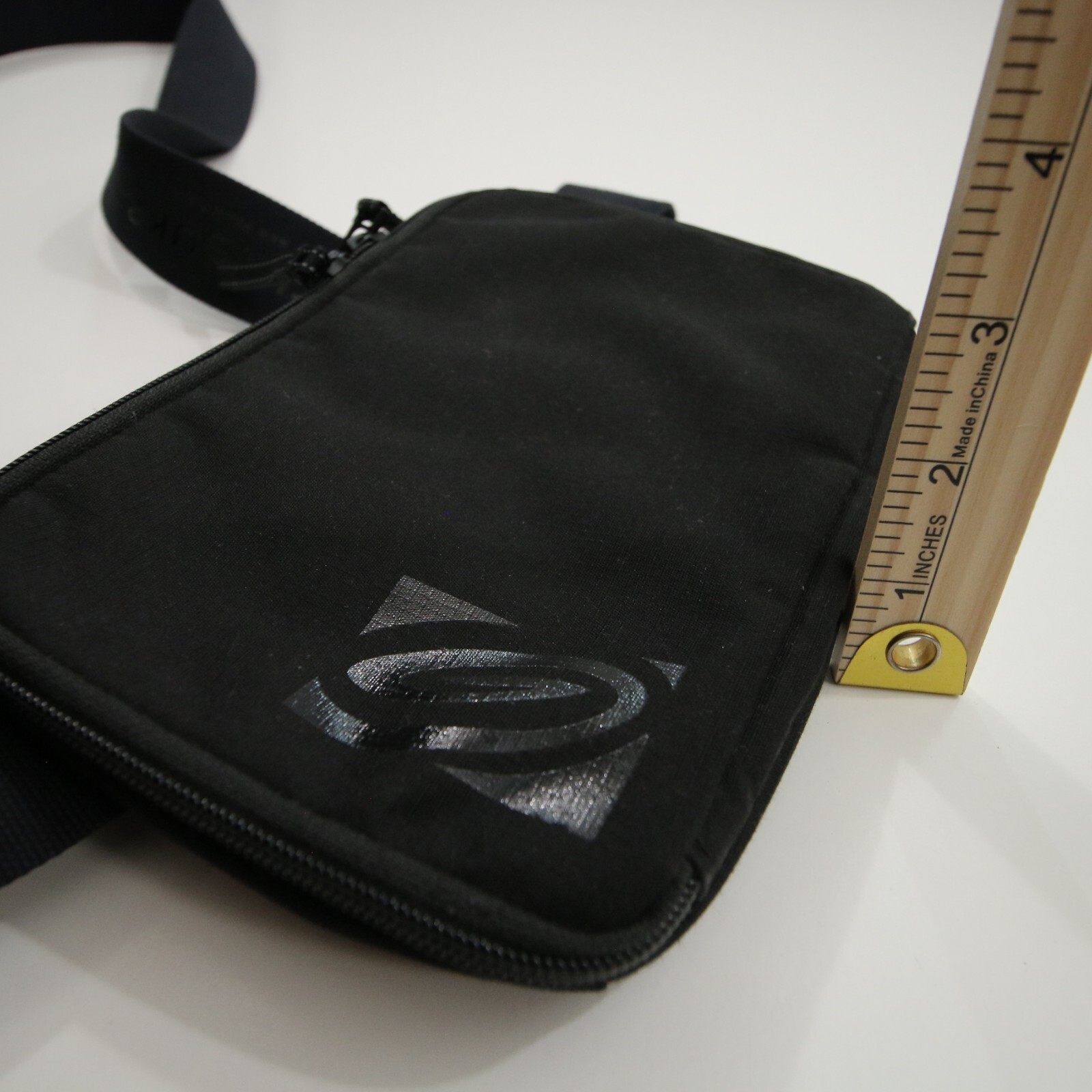 Timbuk2 Slingshot Crossbody Black 8.5 x 6 x 1 in